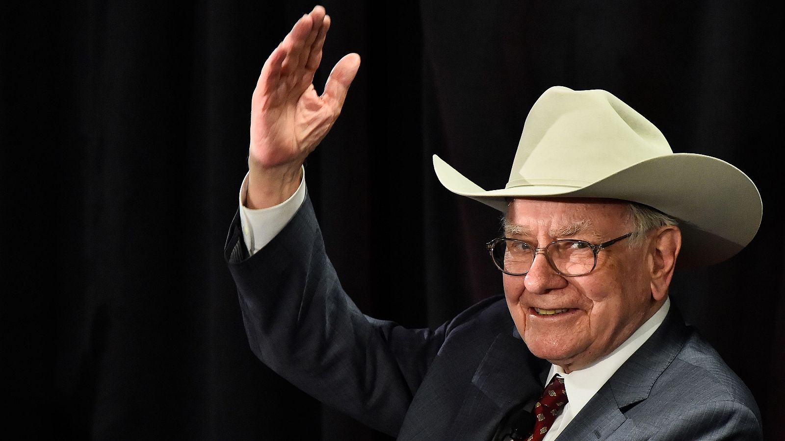 Buffet dejará su puesto como director ejecutivo de Berkshire Hathaway al finalizar el año