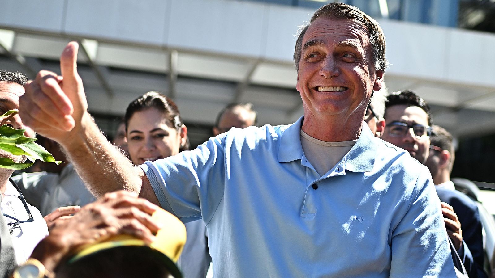 Bolsonaro sale del hospital tras tres semanas ingresado por una cirugía intestinal