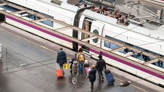 Al menos 10.700 viajeros y 30 trenes afectados por un robo de cable en el AVE Madrid-Sevilla