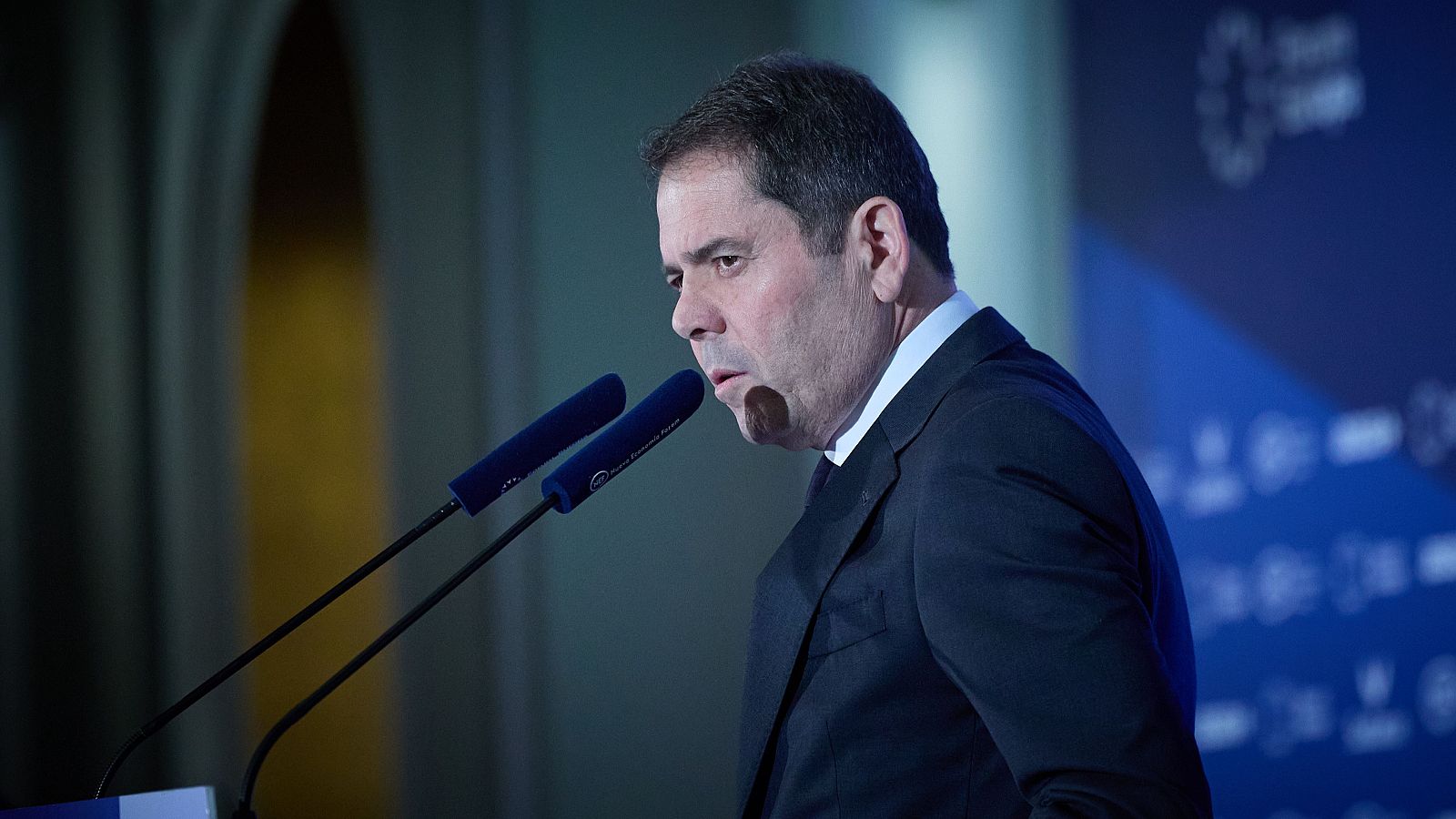 Cuerva admite "presiones" de CEOE y Gobierno para no presentarse a Cepyme