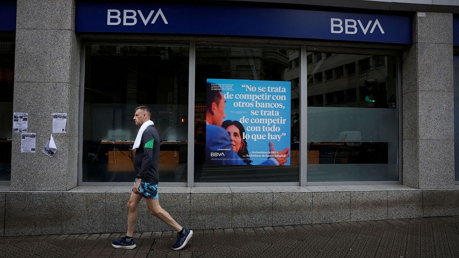 Díaz cifra en 5.000 los despidos que conllevaría la opa del BBVA y el PP critica la "arbitrariedad" de la consulta pública