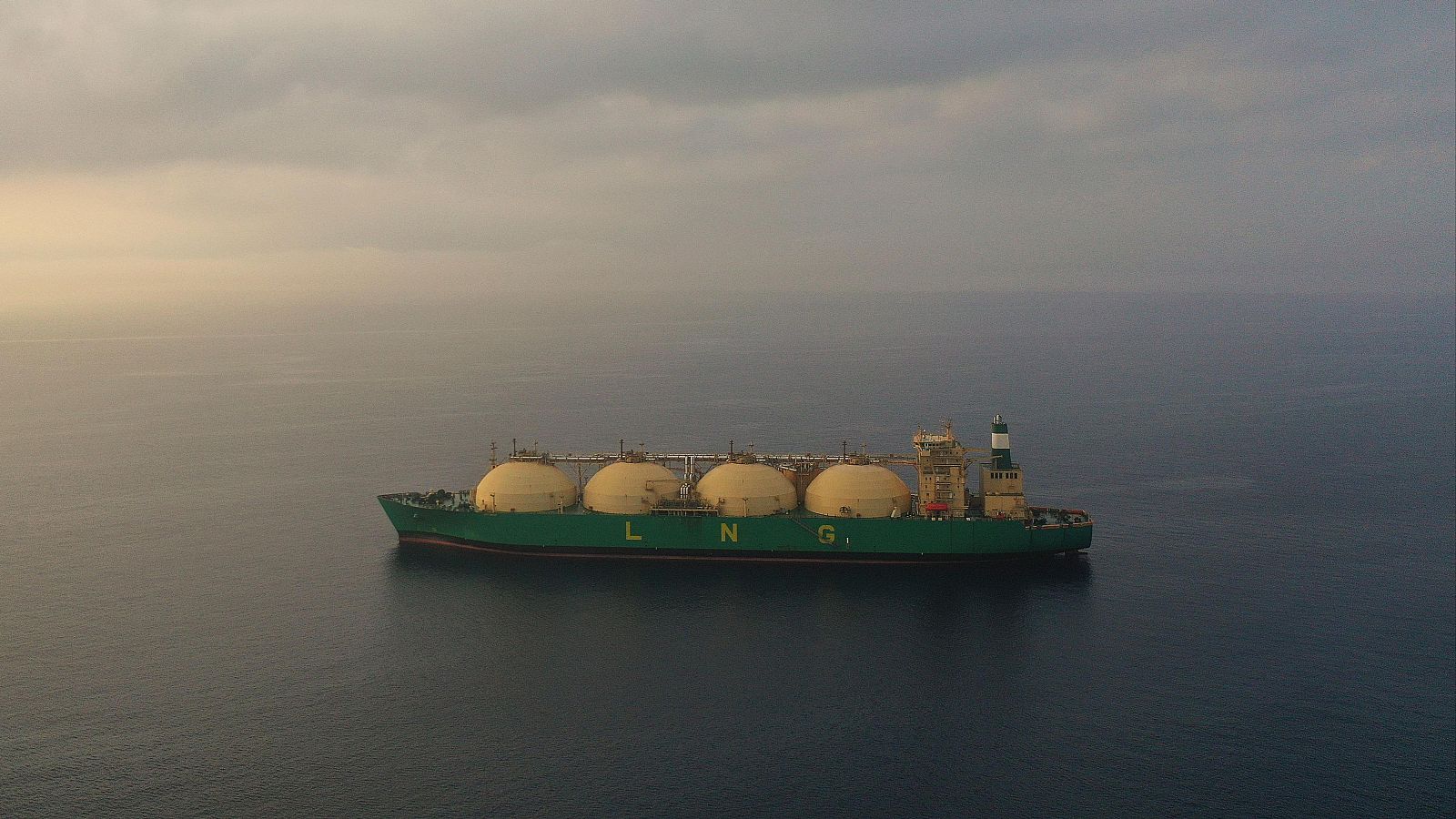 La UE presenta una hoja de ruta para acelerar la desconexión de los combustibles fósiles rusos