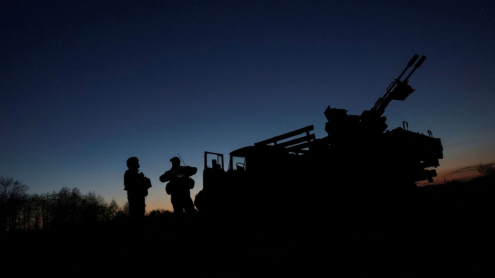 Soldados ucranianos de la unidad móvil de defensa aérea antidrones de la 115ª Brigada Mecanizada Separada