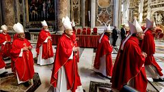 Arranca un cónclave "fascinante" para buscar un papa moderado tras el "huracán de Francisco"