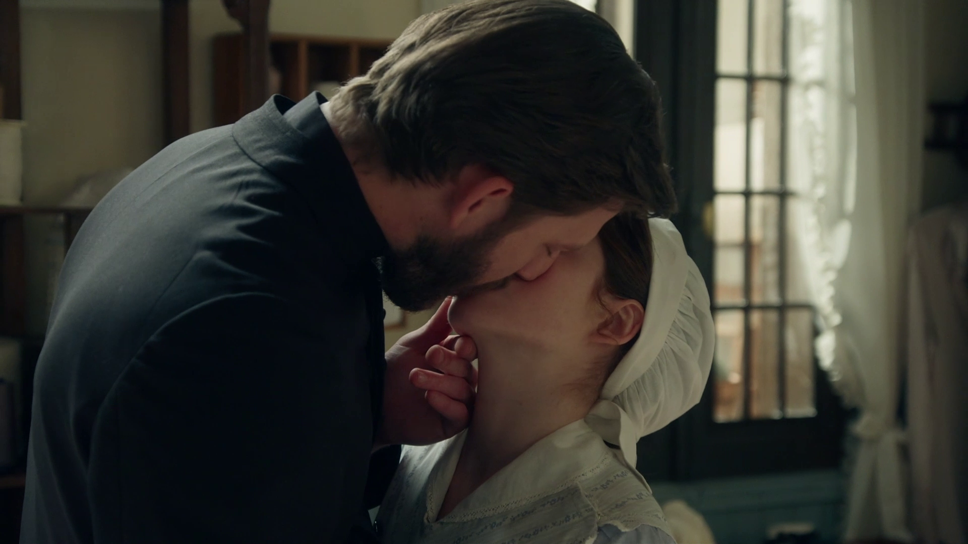 La Promesa - El romántico beso de Samuel a María Fernández