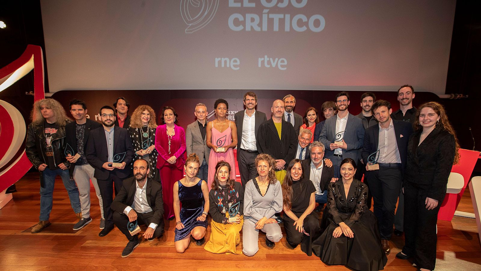 Foto de familia Premios El Ojo Crítico 2024