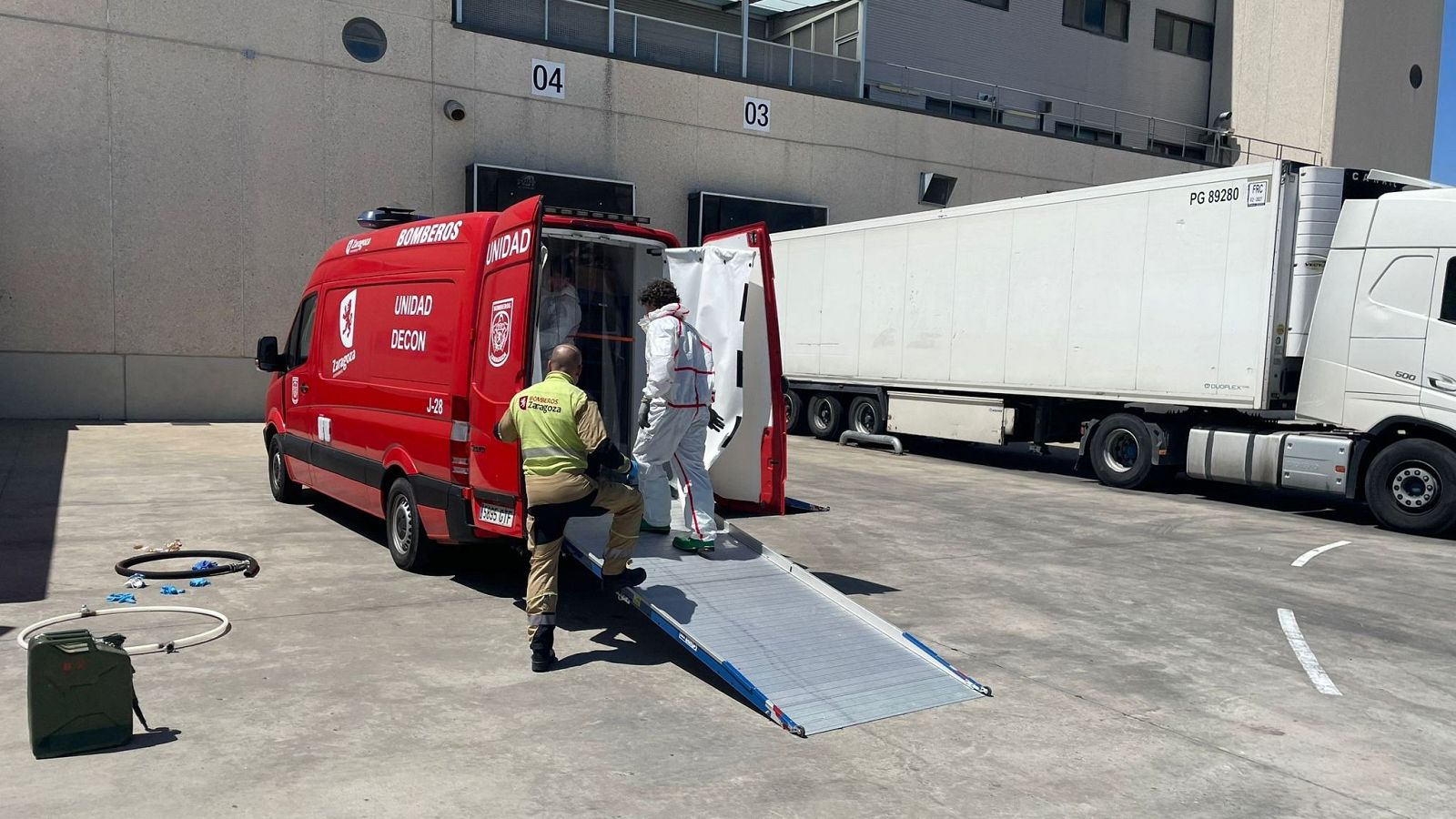 Más de 500 desalojados y dos intoxicados por una fuga de amoniaco en un polígono industrial de Zaragoza