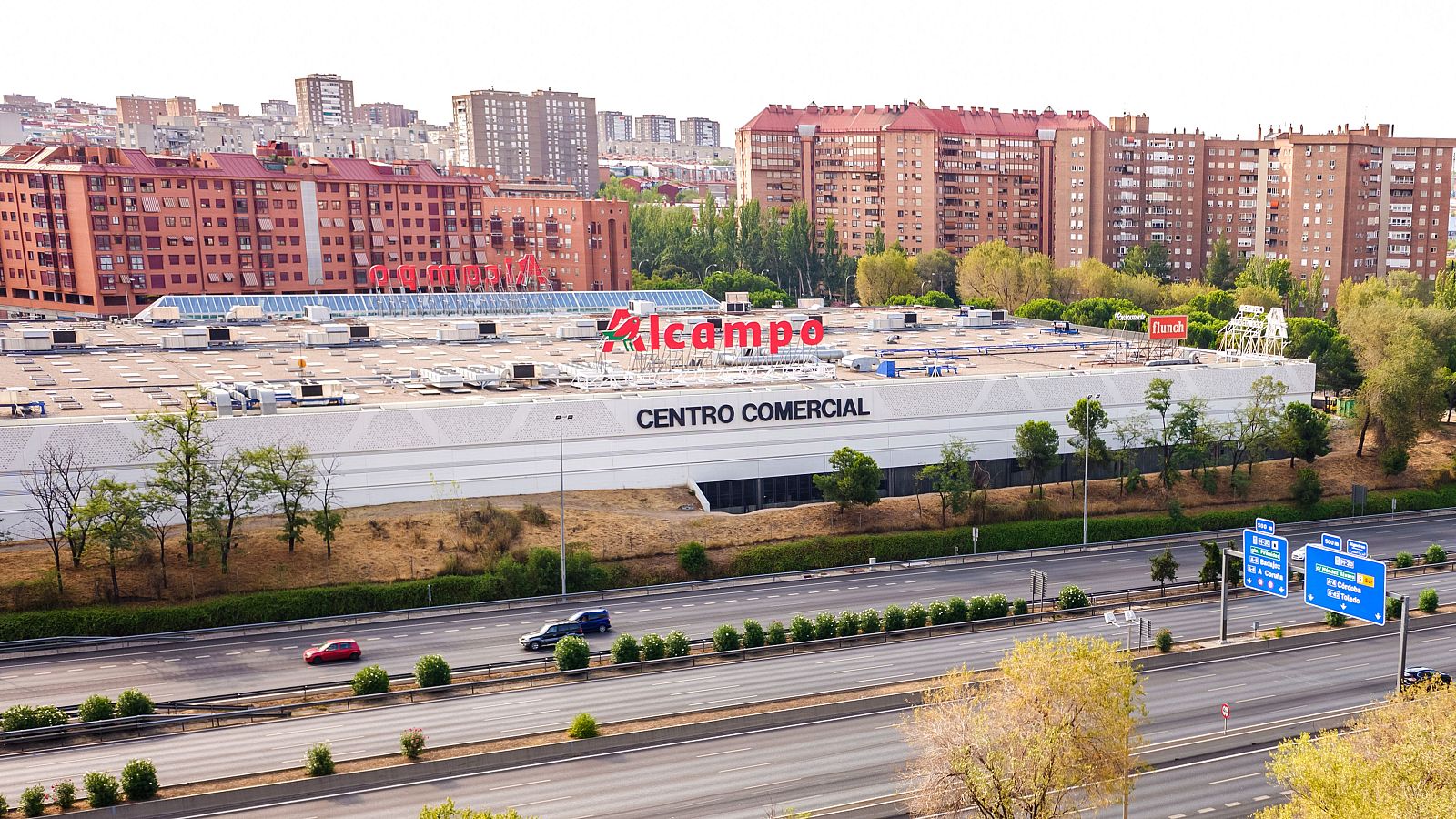 Alcampo anuncia el despido de hasta 710 empleados por el cierre de 25 supermercados