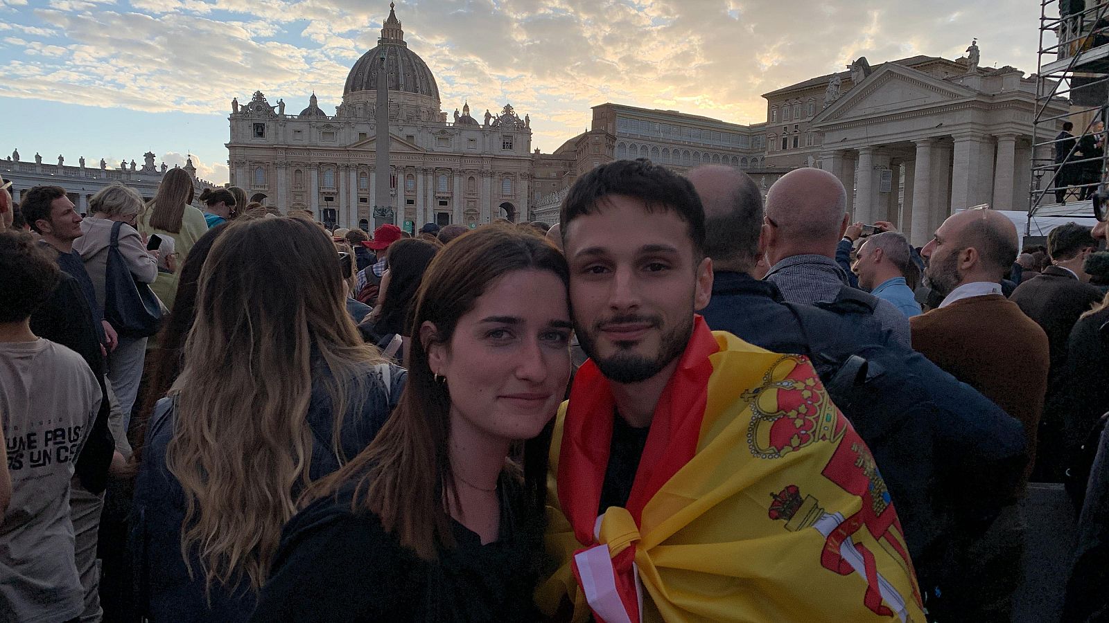 Marta y Guillermo, unidos por la fumata en Roma
