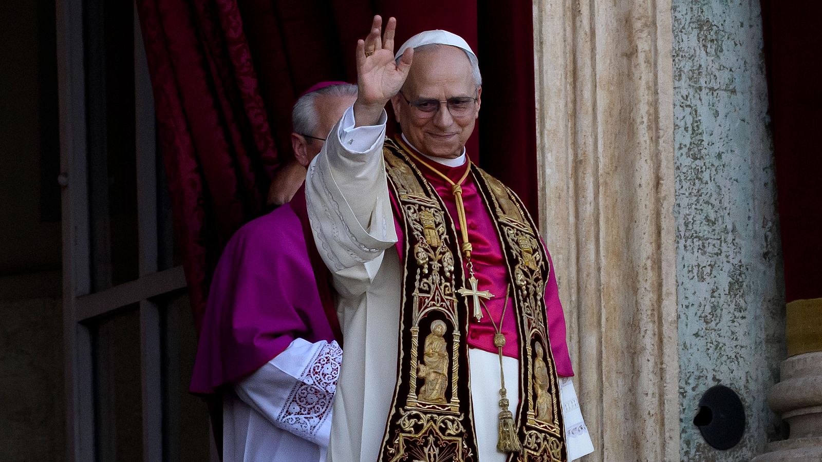 Imagen del momento de nombramiento del nuevo papa León XIV.