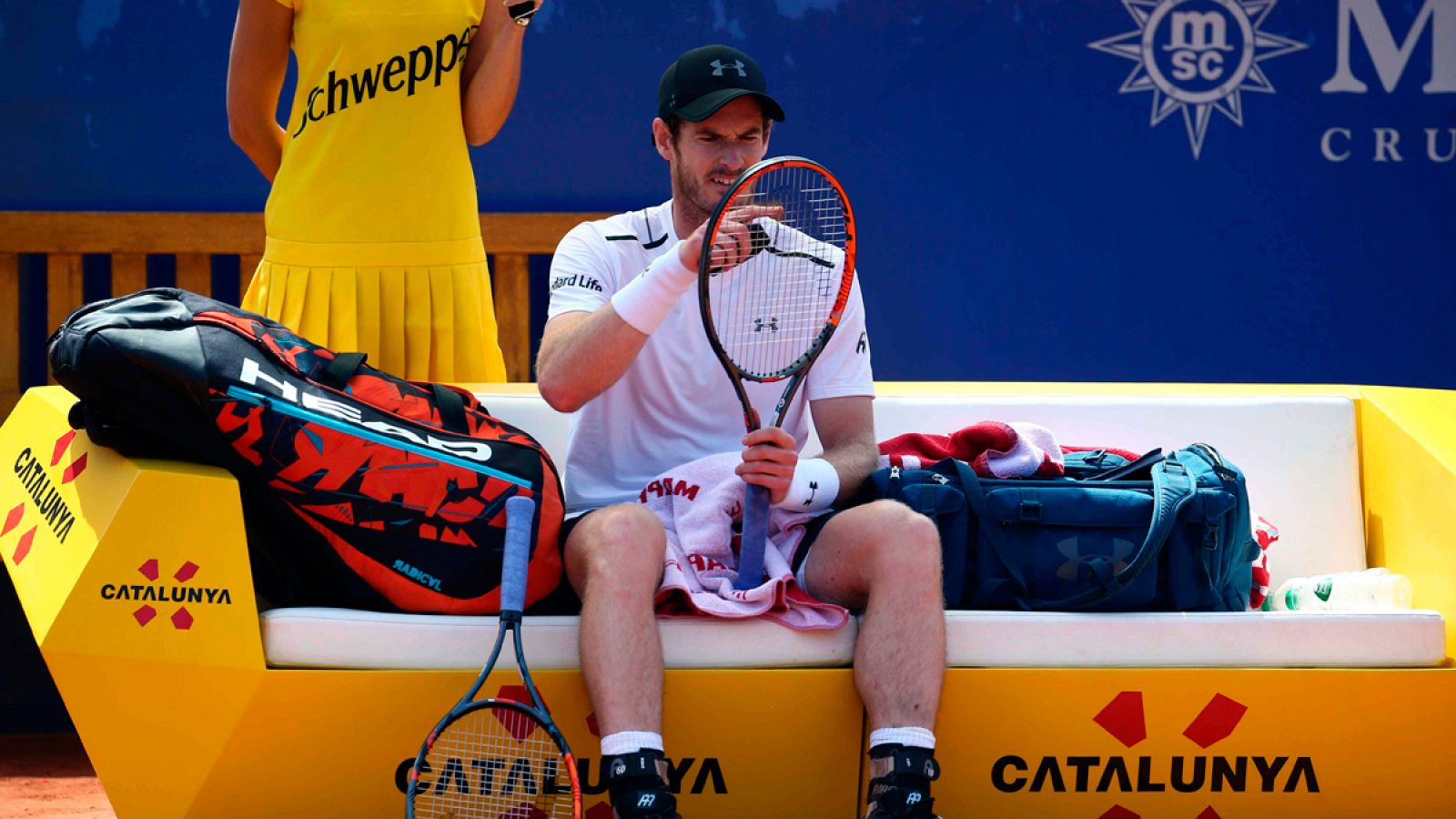 Multas por discriminación sexista en el caso de las azafatas del Conde de Godó