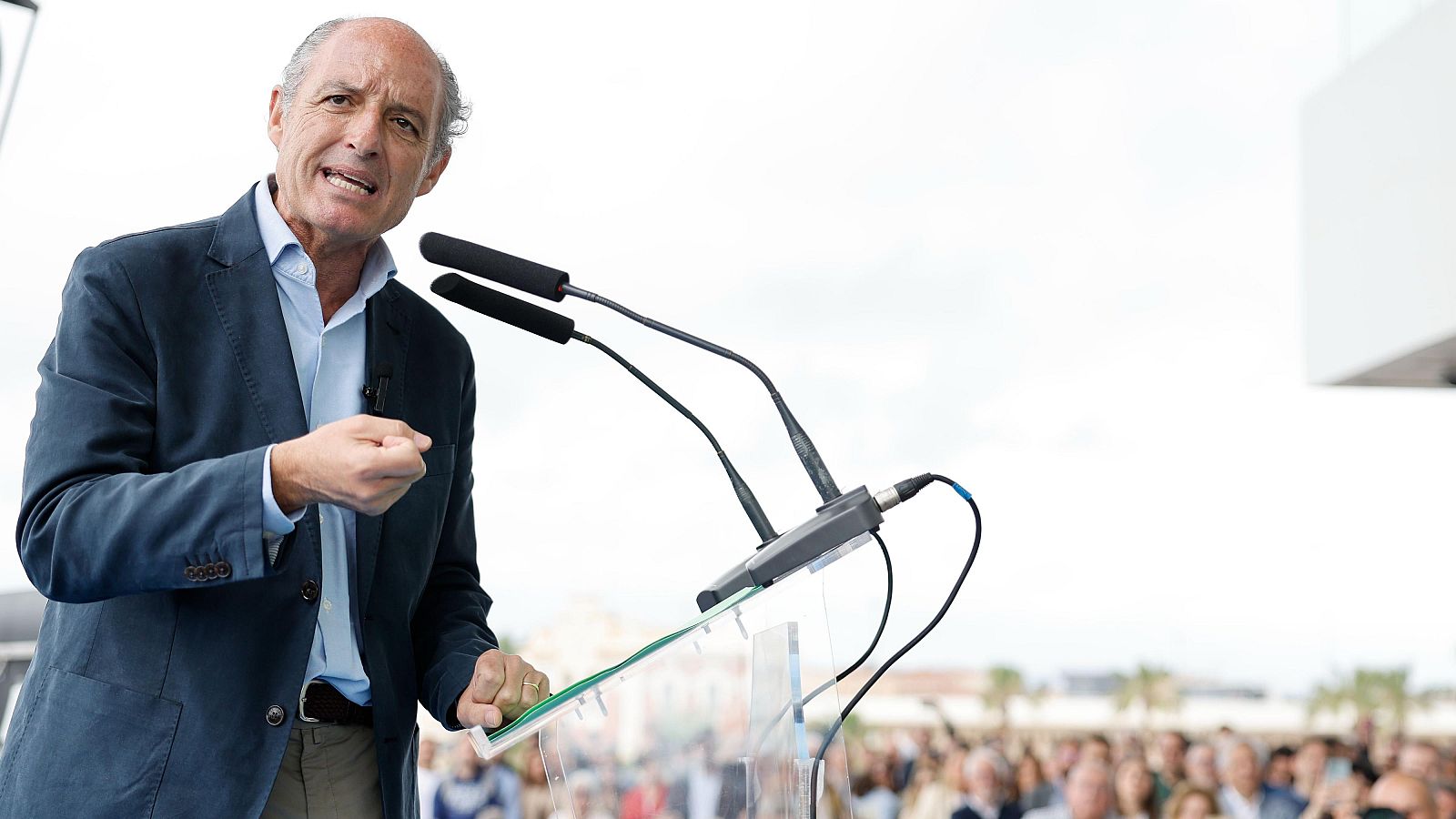 Camps se ofrece para arrancar un PP valenciano que perdió "fuelle"