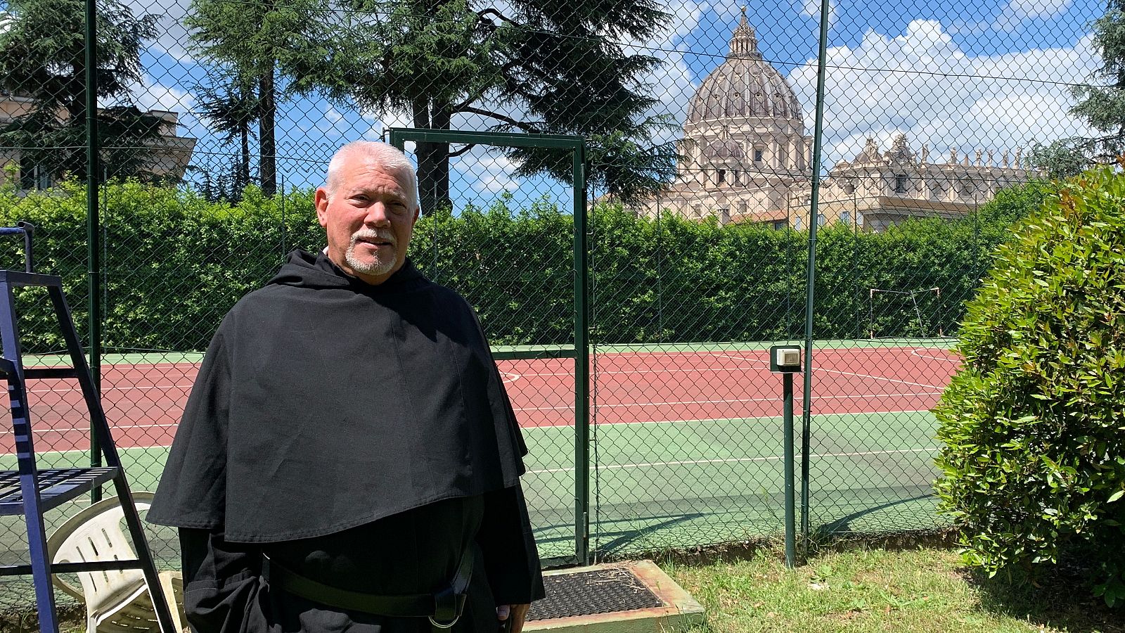 El agustino Tony Pizzo, amigo del papa, en la pista donde jugaba León XIV