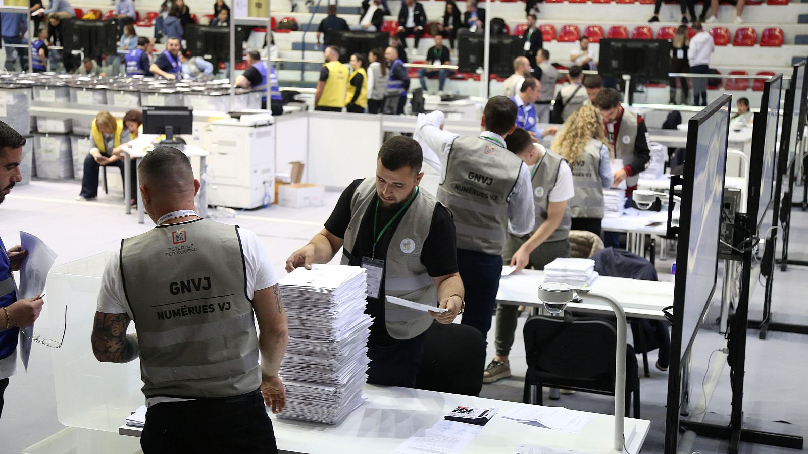 Elecciones en Albania colegio electoral