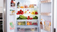 Data de caducitat o consum preferent? El que cal saber per no llençar aliments abans d'hora
