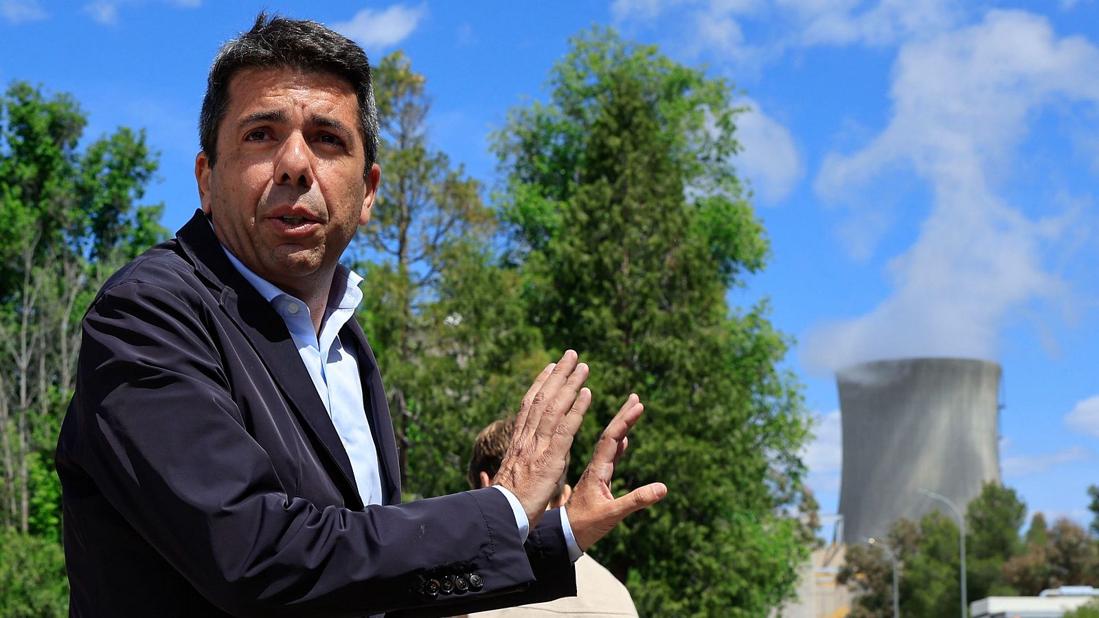 Carlos Mazón, presidente de la Comunidad Valenciana, en la central nuclear de Cofrentes