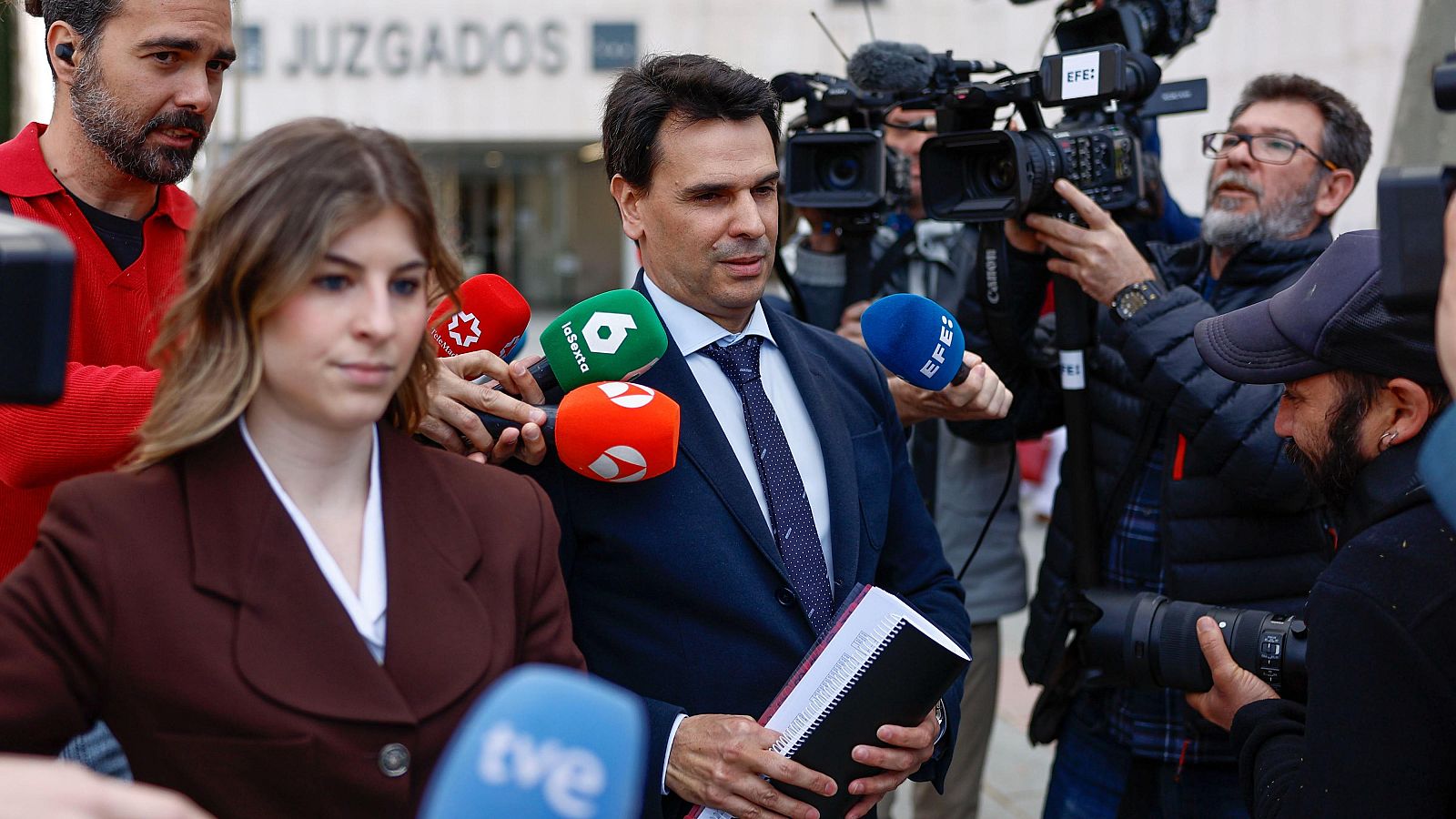 Alberto González Amador, pareja de Isabel Díaz Ayuso, sale de los Juzgados tras declarar el pasado mes de abril.