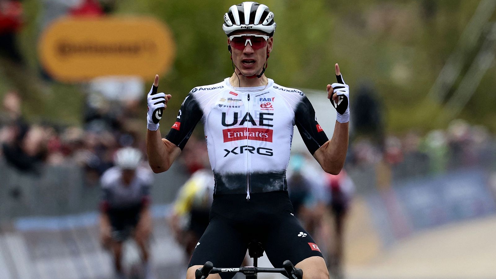 Juan Ayuso acelera por la maglia rosa tras su victoria en la primera llegada en alto del Giro