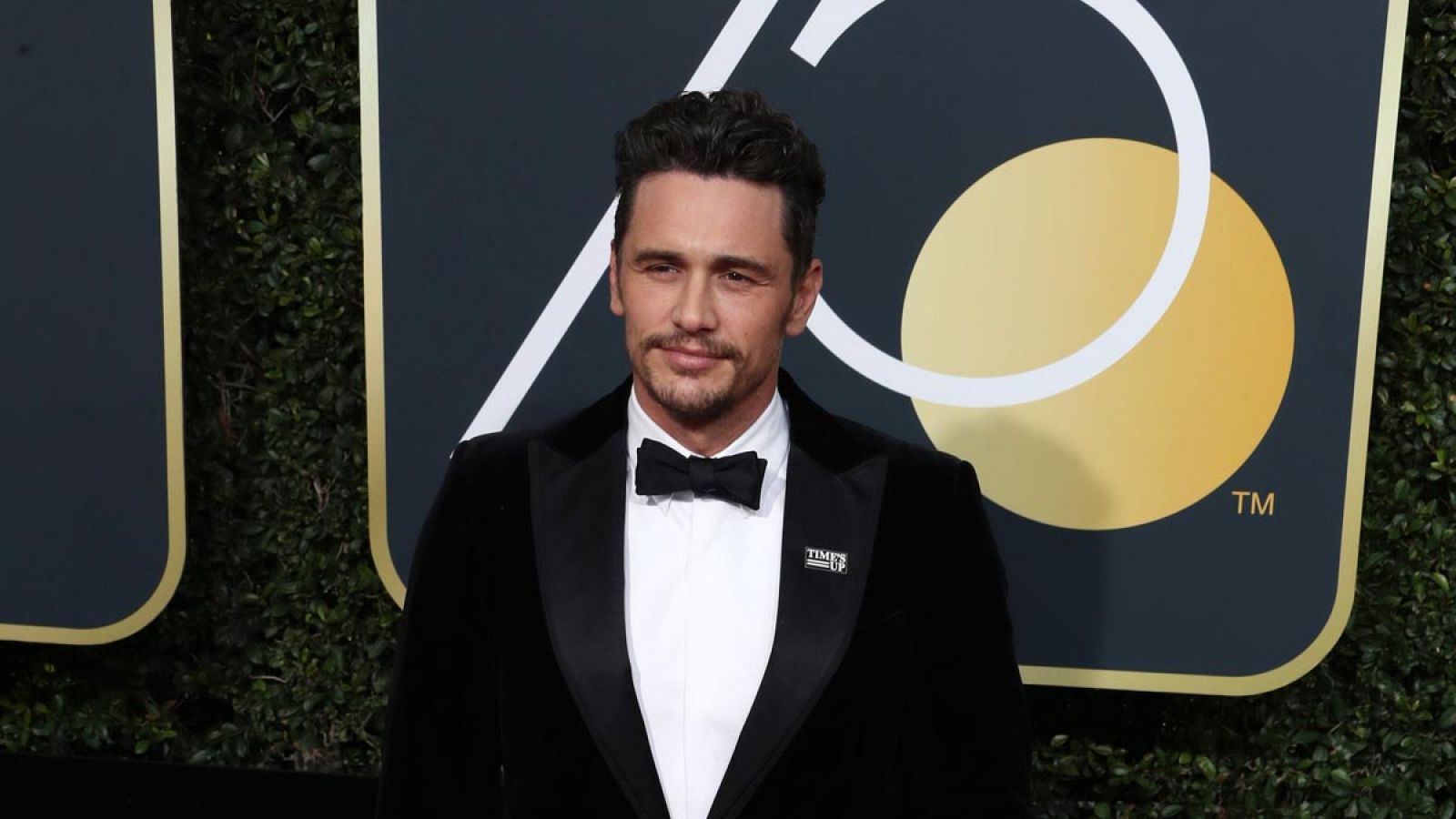 El actor estadounidense James Franco posa a su llegada a la 75 edición de los Globos de Oro.