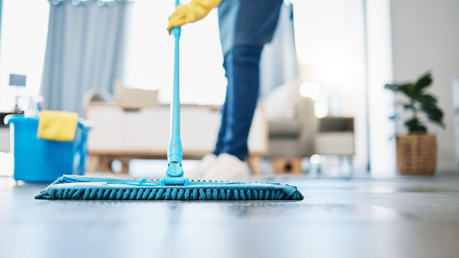 Los domicilios con empleadas del hogar deberán evaluar los riesgos laborales para las trabajadoras antes de noviembre