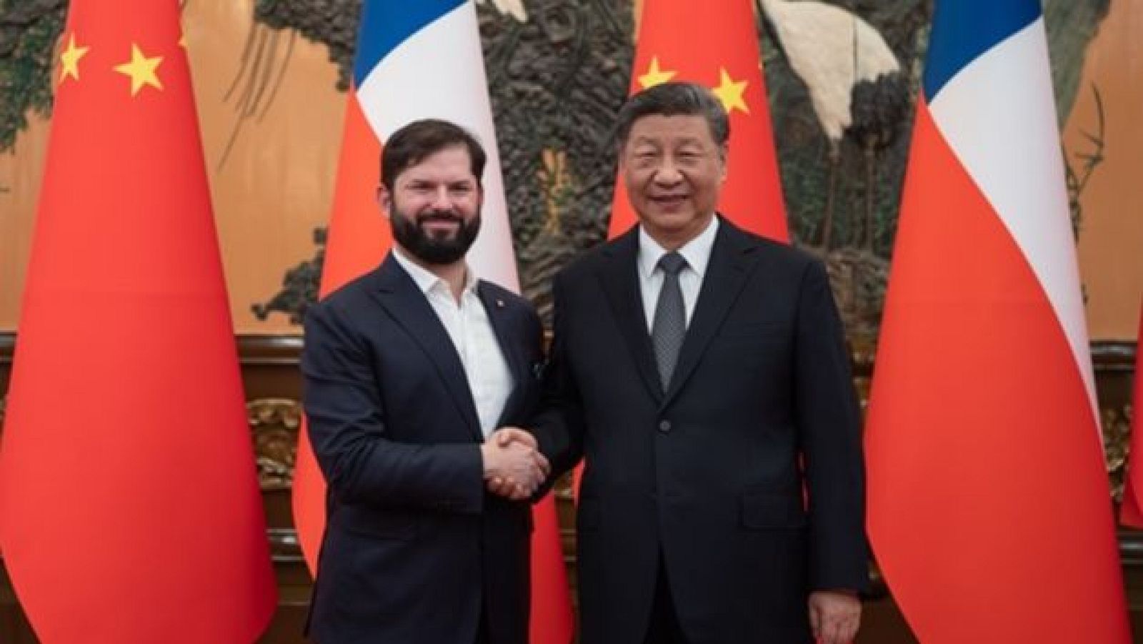 Xi Jinping el presidente de China junto con su homólogo chileno Gabriel Boric