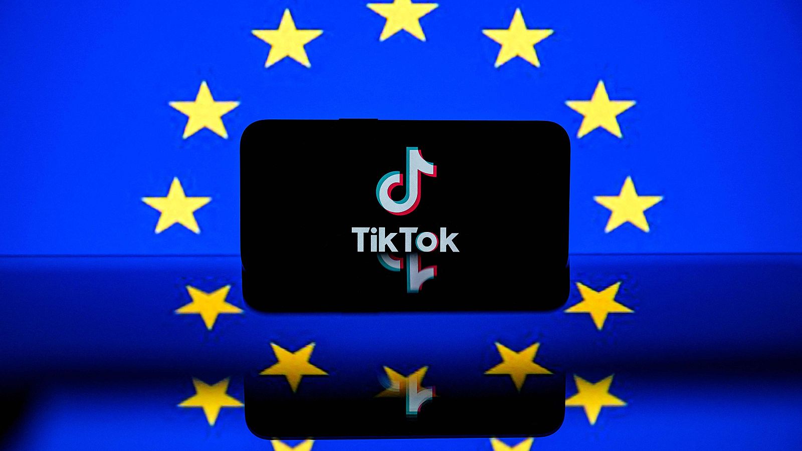 La Comisión Europea informa a TikTok de que incumple la ley sobre anuncios (Lionel BONAVENTURE / AFP)