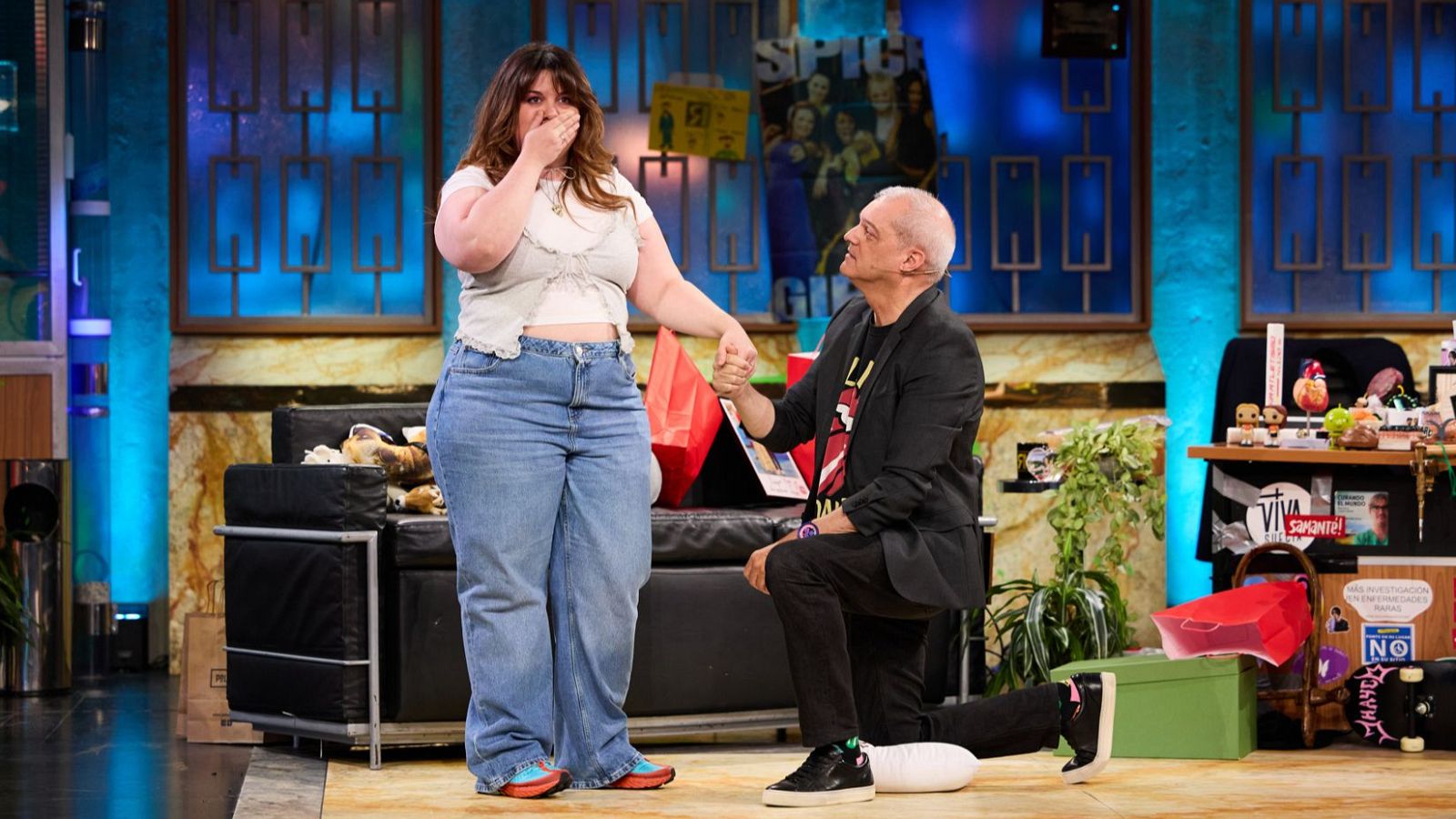 Ramón García haciendo su propuesta a Lalachus, en La Revuelta