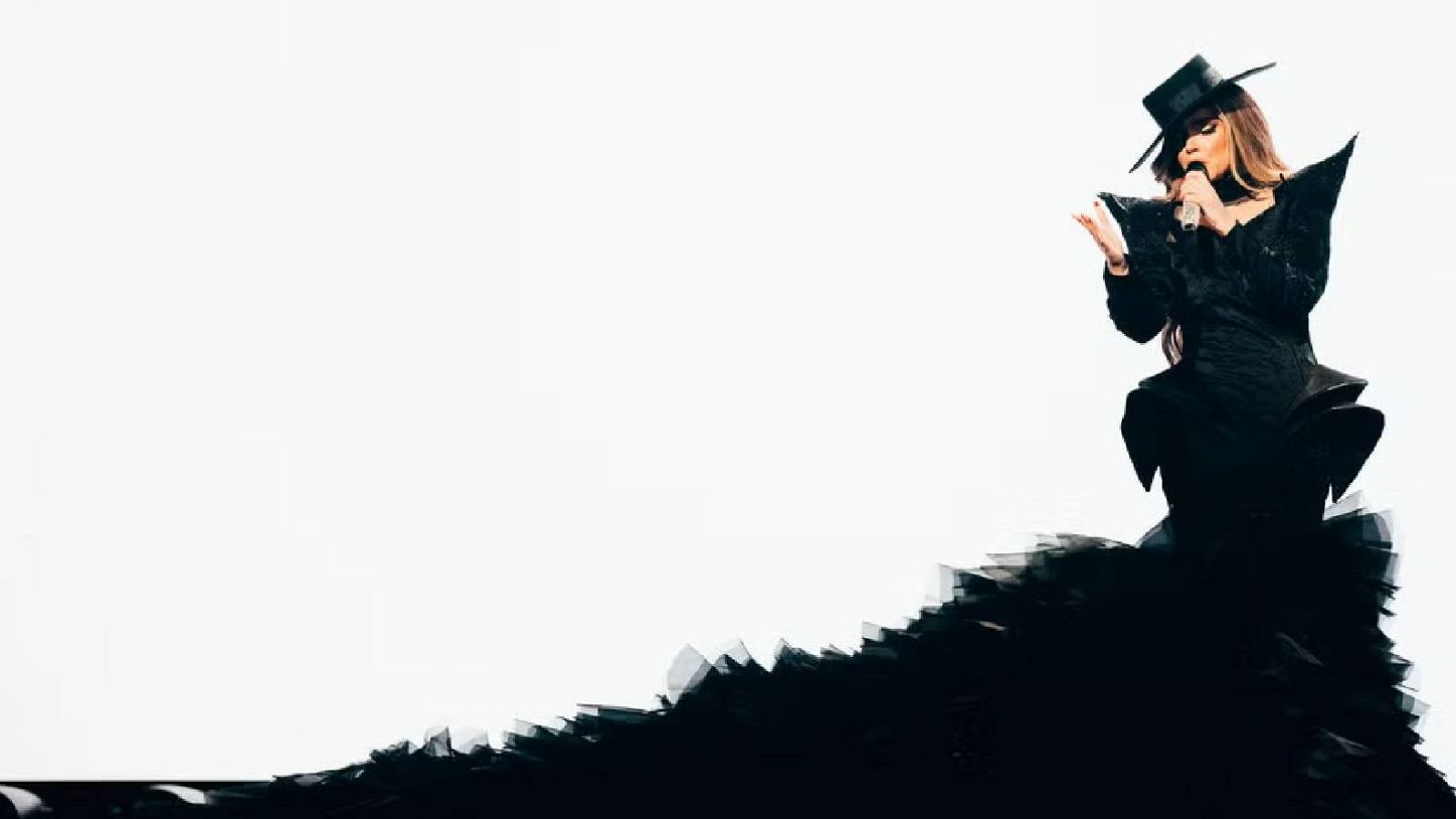 Així és el vestit que portarà Melody a Eurovisió: 200 hores de feina i 15.000 cristalls