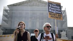 El Supremo de EE.UU. falla en contra de Trump y mantiene el veto a la ley que permite acelerar la deportación de migrantes
