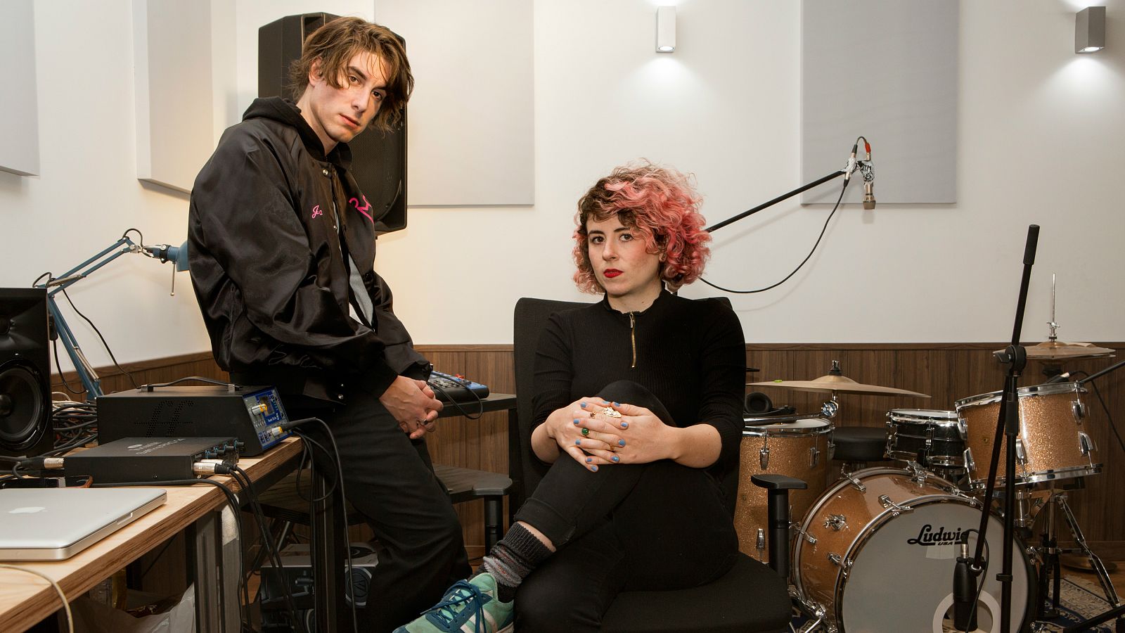 Nistra (izquierda) y Caliza (derecha) en su sala de ensayo en Matadero