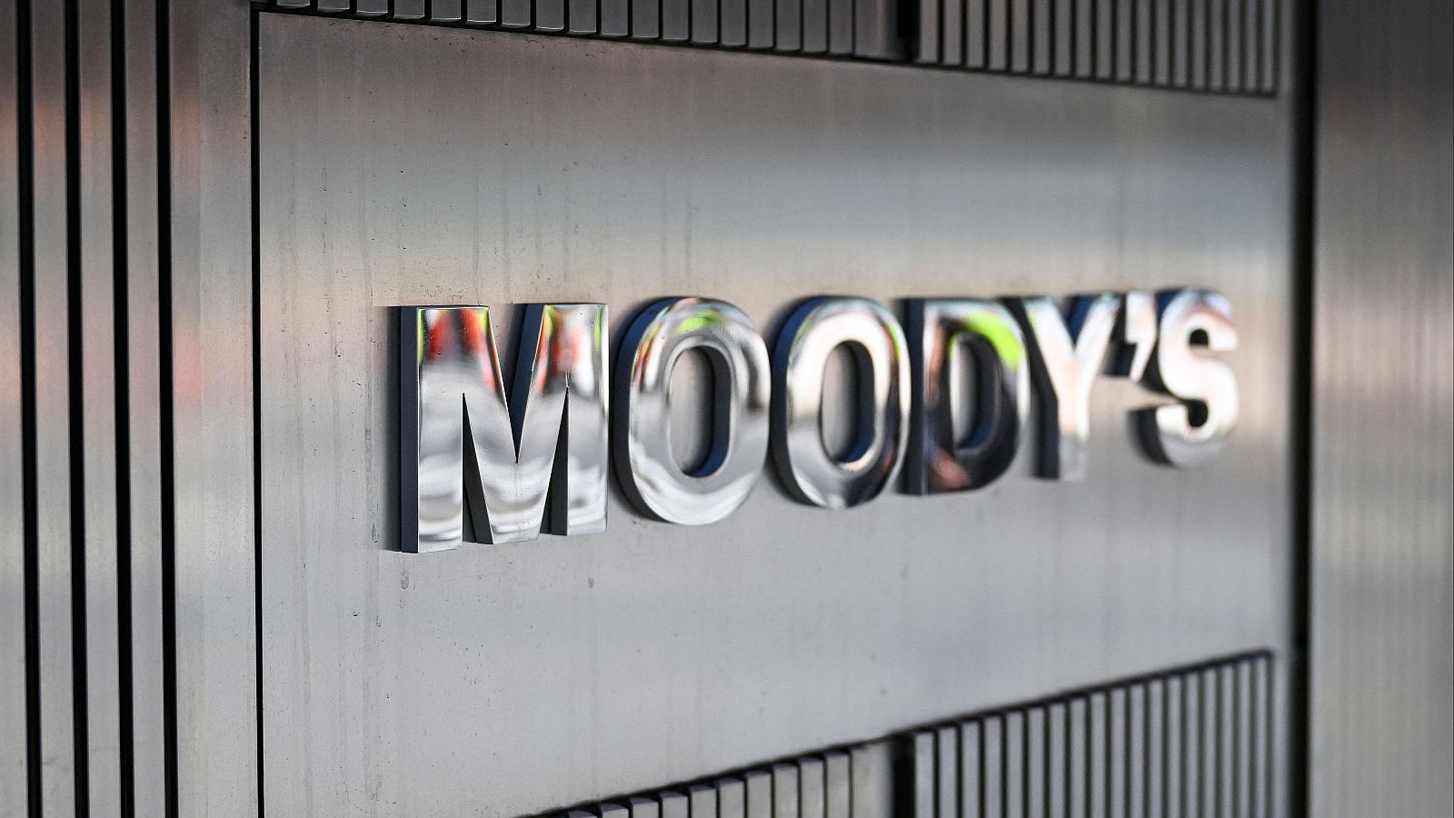 Moody’s rebaja la calificación crediticia de EE.UU. por culpa de la deuda y el déficit