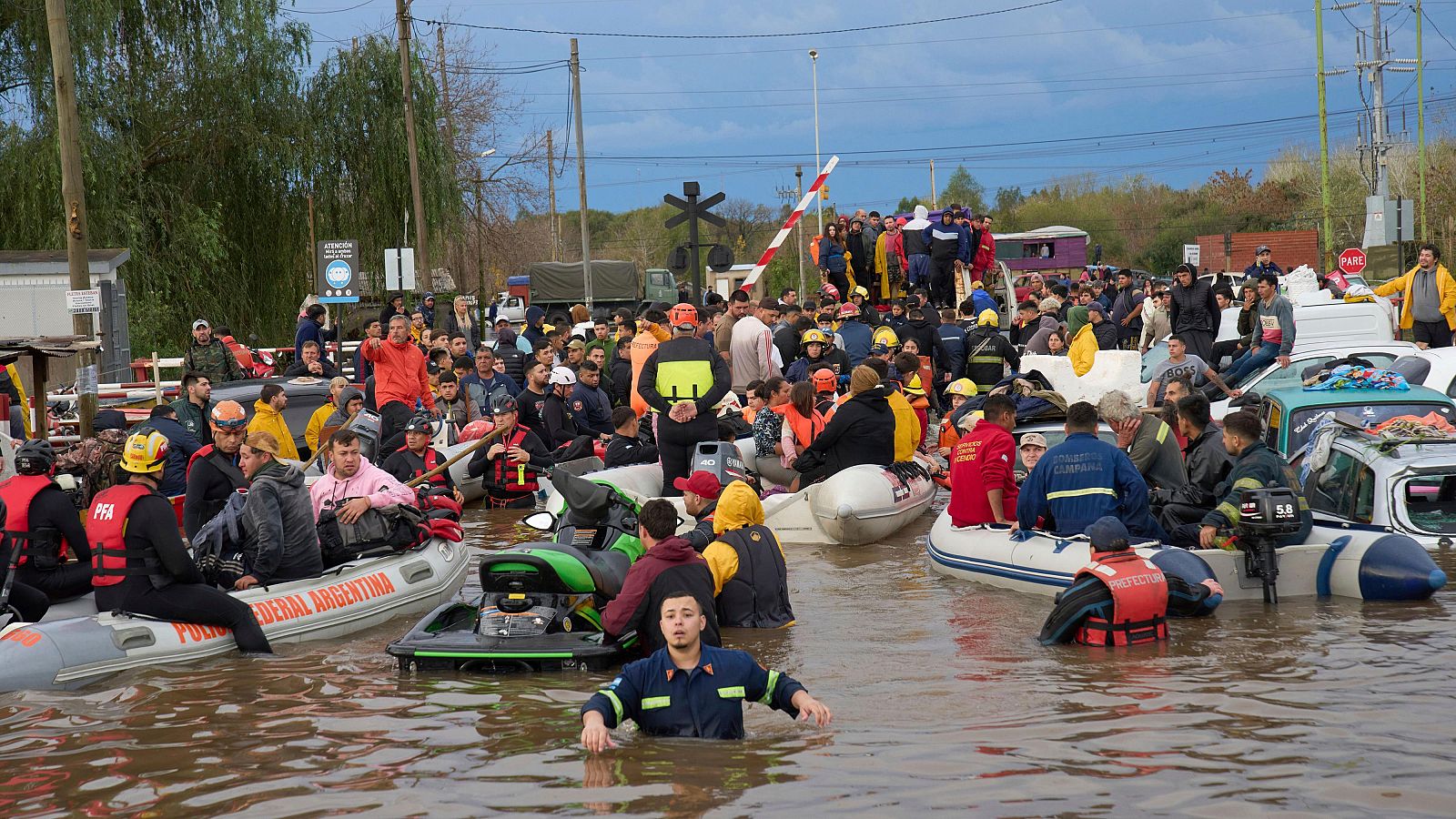 Ascienden a más de 2.800 las personas evacuadas por el temporal de fuertes lluvias en Buenos Aires