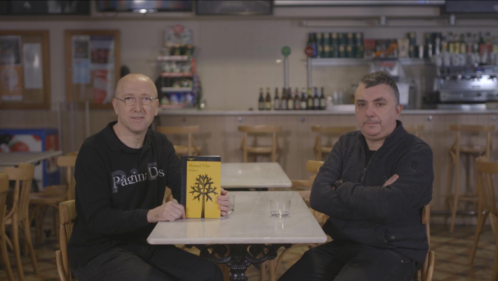 La ausencia de los padres, el divorcio matrimonial, la responsabilidad hacia los hijos, el paso del tiempo y, cómo no, la muerte, son algunos de los muchos temas que aborda esta novela emocionante e íntima de Manuel Vilas en la que muchos lectores se