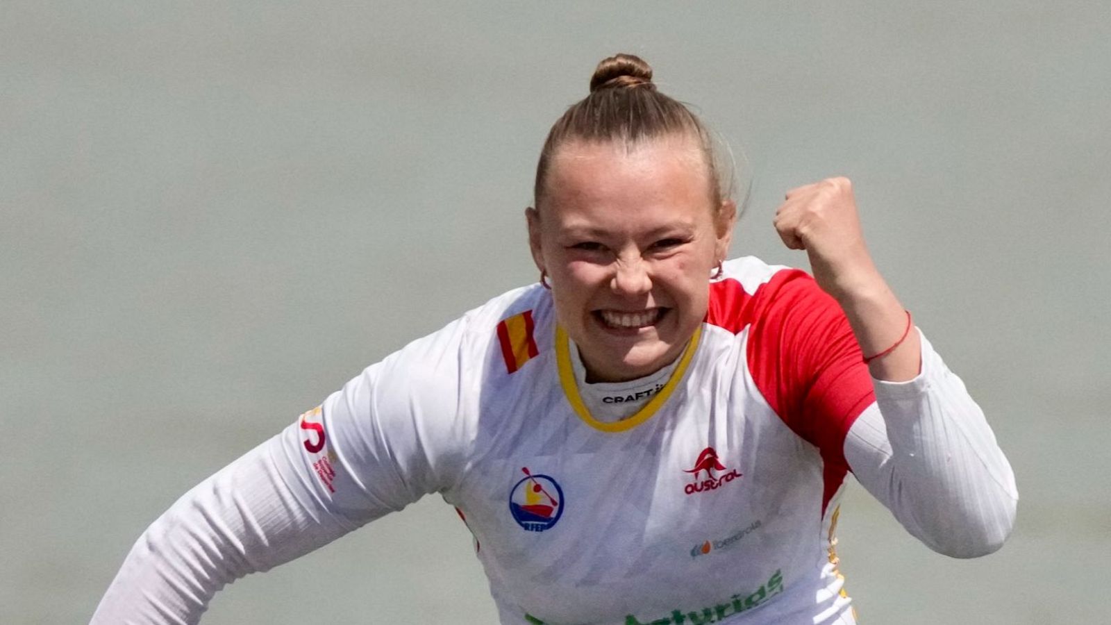 Yarchevska celebra su oro en el C1 200m