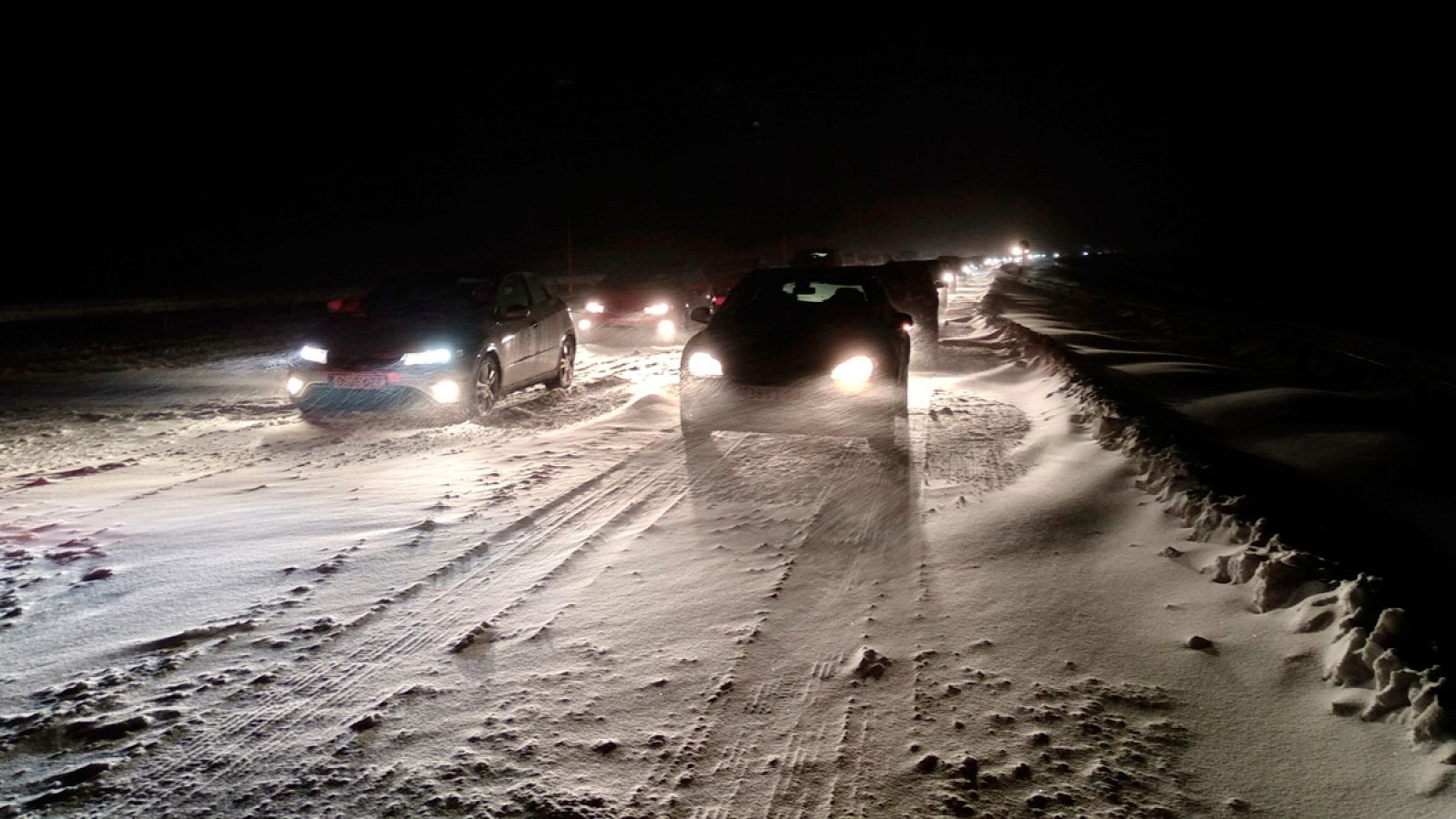 La AP-6 entre el kilómetro 42 y el 80, entre los municipios de San Rafael y Villacastín, durante el temporal