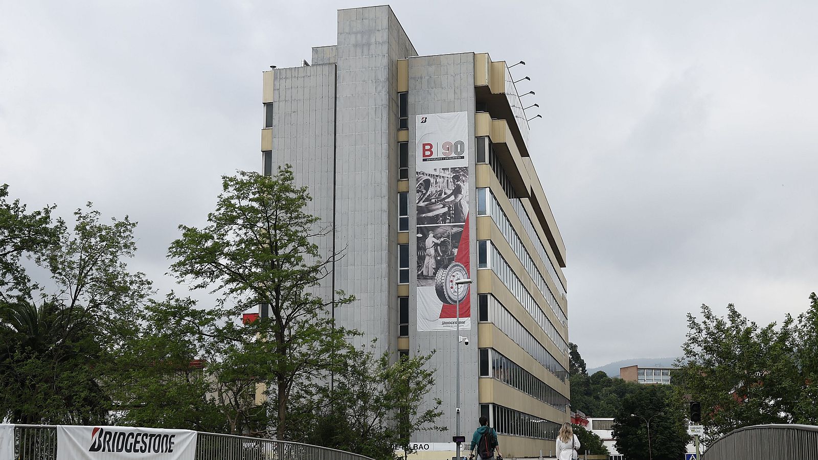 Bridgestone y sindicatos acuerdan reducir en 126 los despidos y potenciar las plantas de San Miguel y Basauri