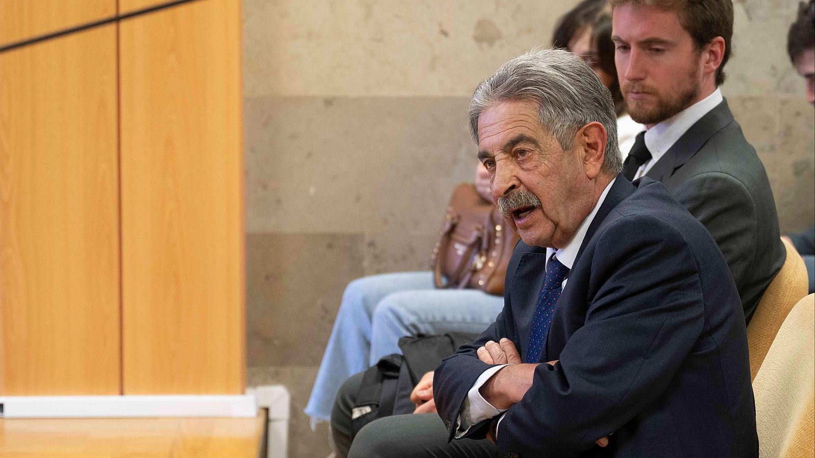 El expresidente cántabro Miguel Ángel Revilla, durante el acto de conciliación con el rey Juan Carlos I en juzgado de Santander.