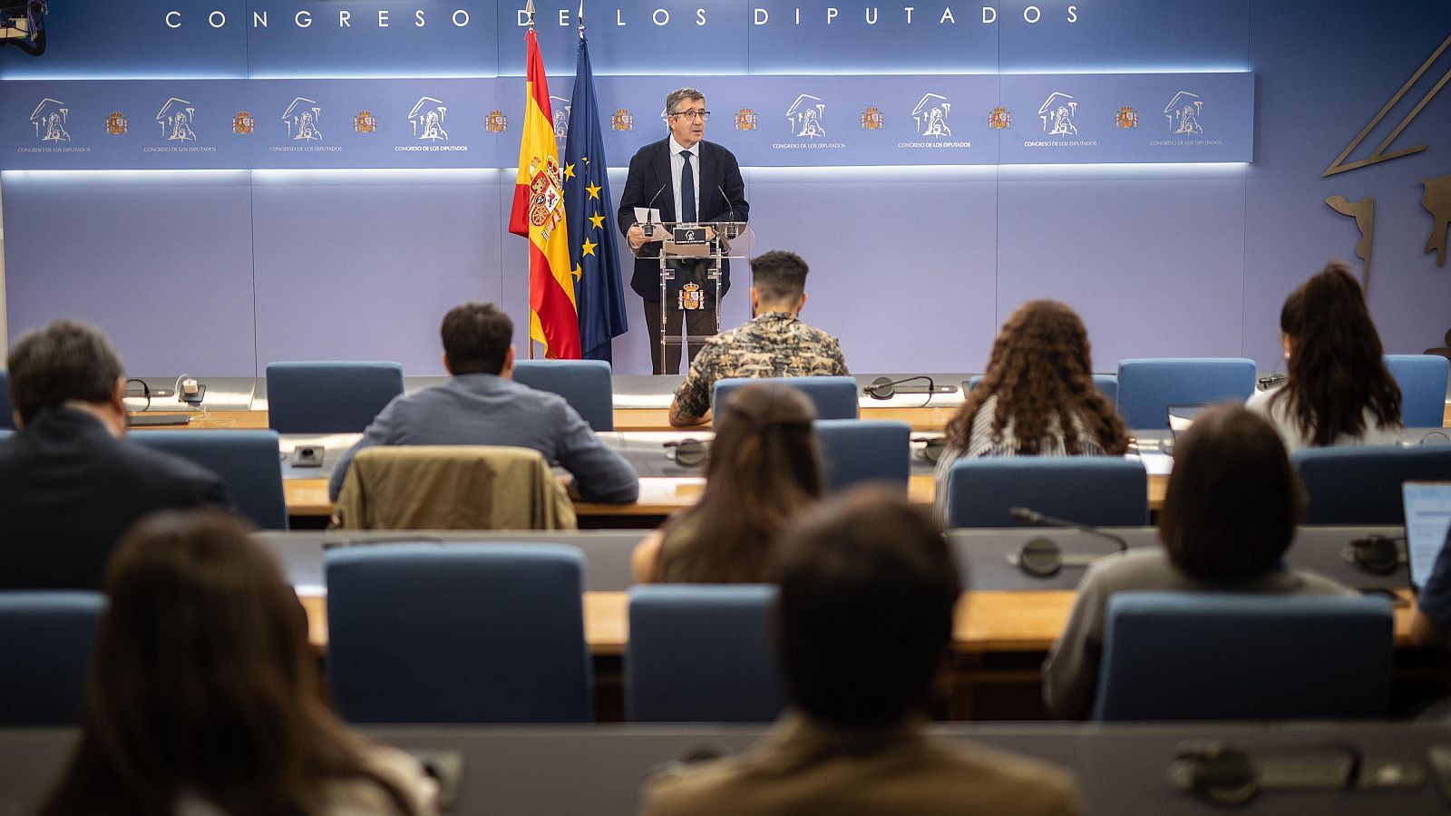 Patxi López, portavoz parlamentario del PSOE, en la sala de prensa del Congreso de los Diputados