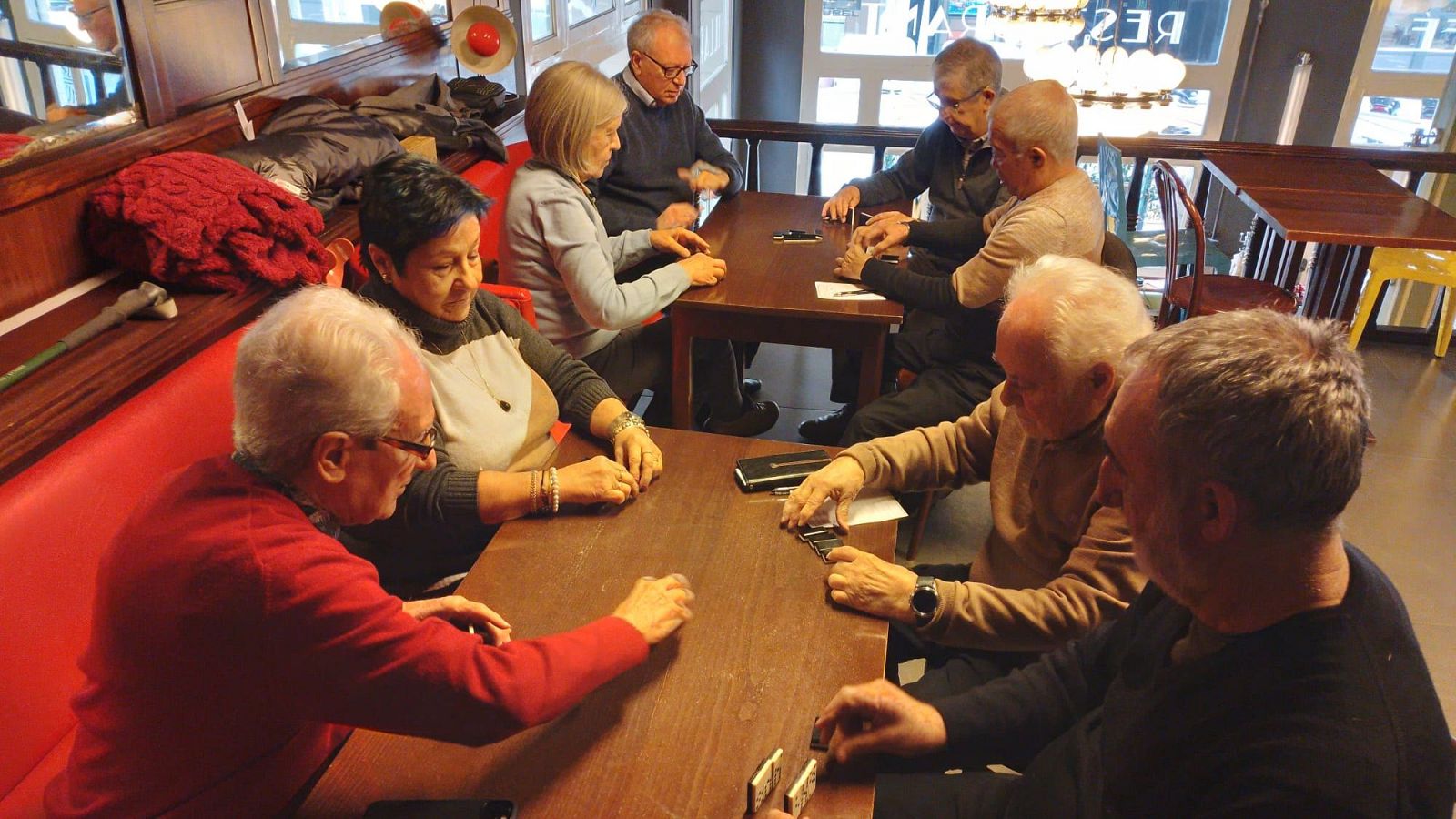 Participantes en el Torneo de dominó