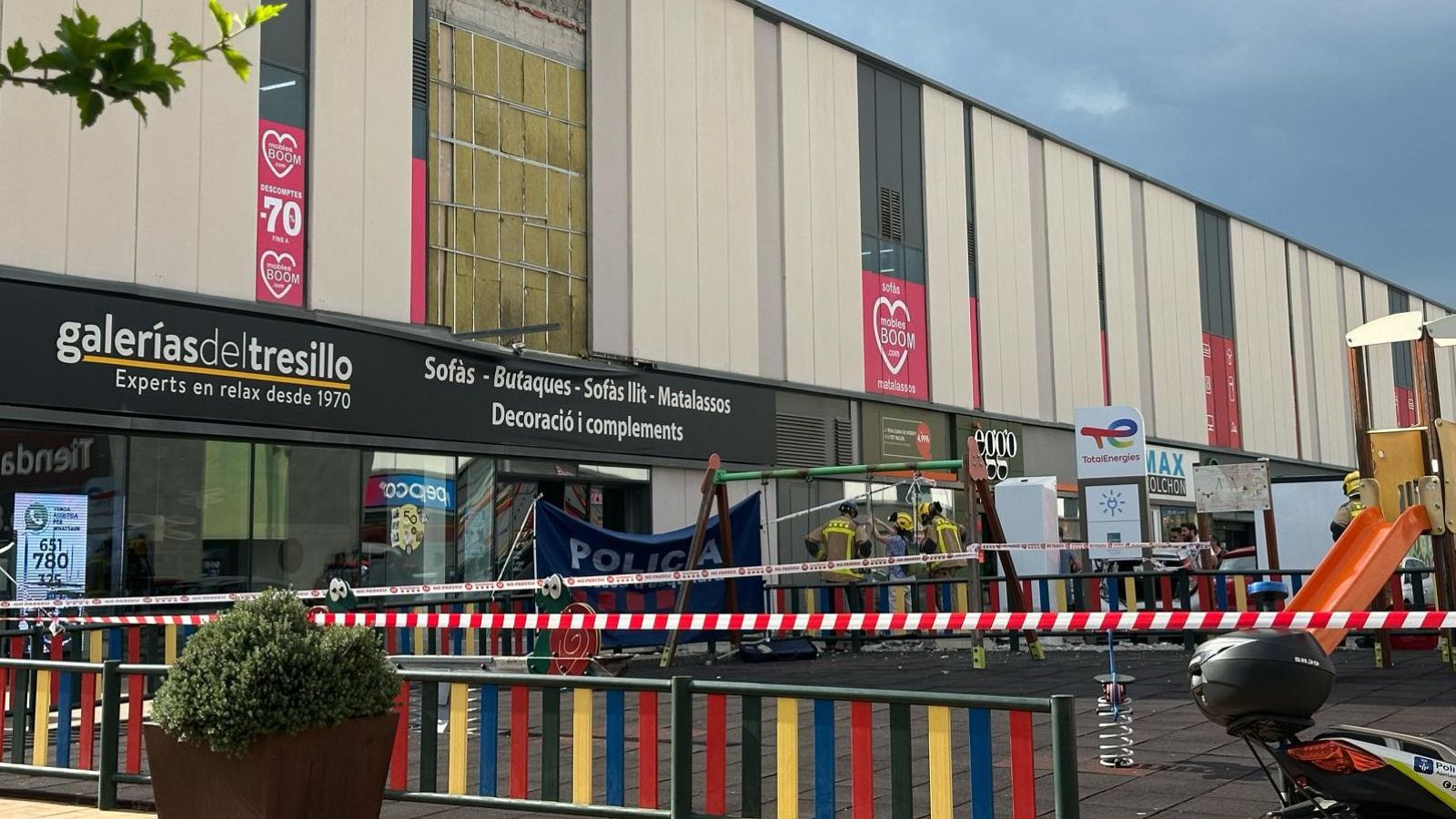 Centre comercial de Sabadell on hi ha hagut un despreniment d'un rètol d'una botiga