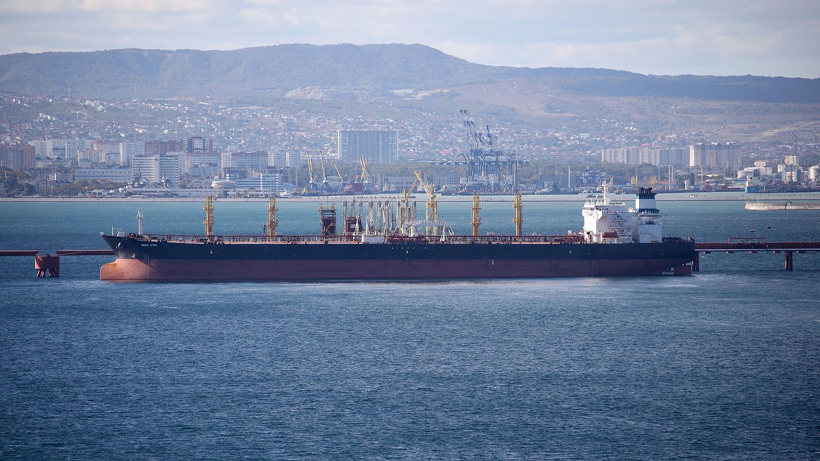 La UE y Reino Unido sancionan a Rusia sin esperar a una decisión de Trump y apuntan a su flota fantasma