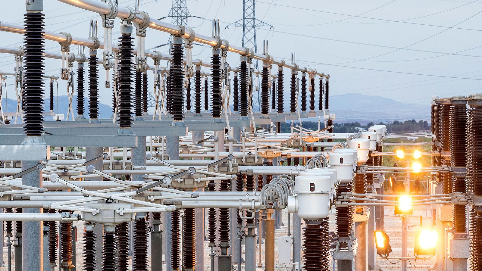 Las eléctricas piden investigar las variaciones extremas de tensión entre los días 22 y 24 de abril previas al apagón