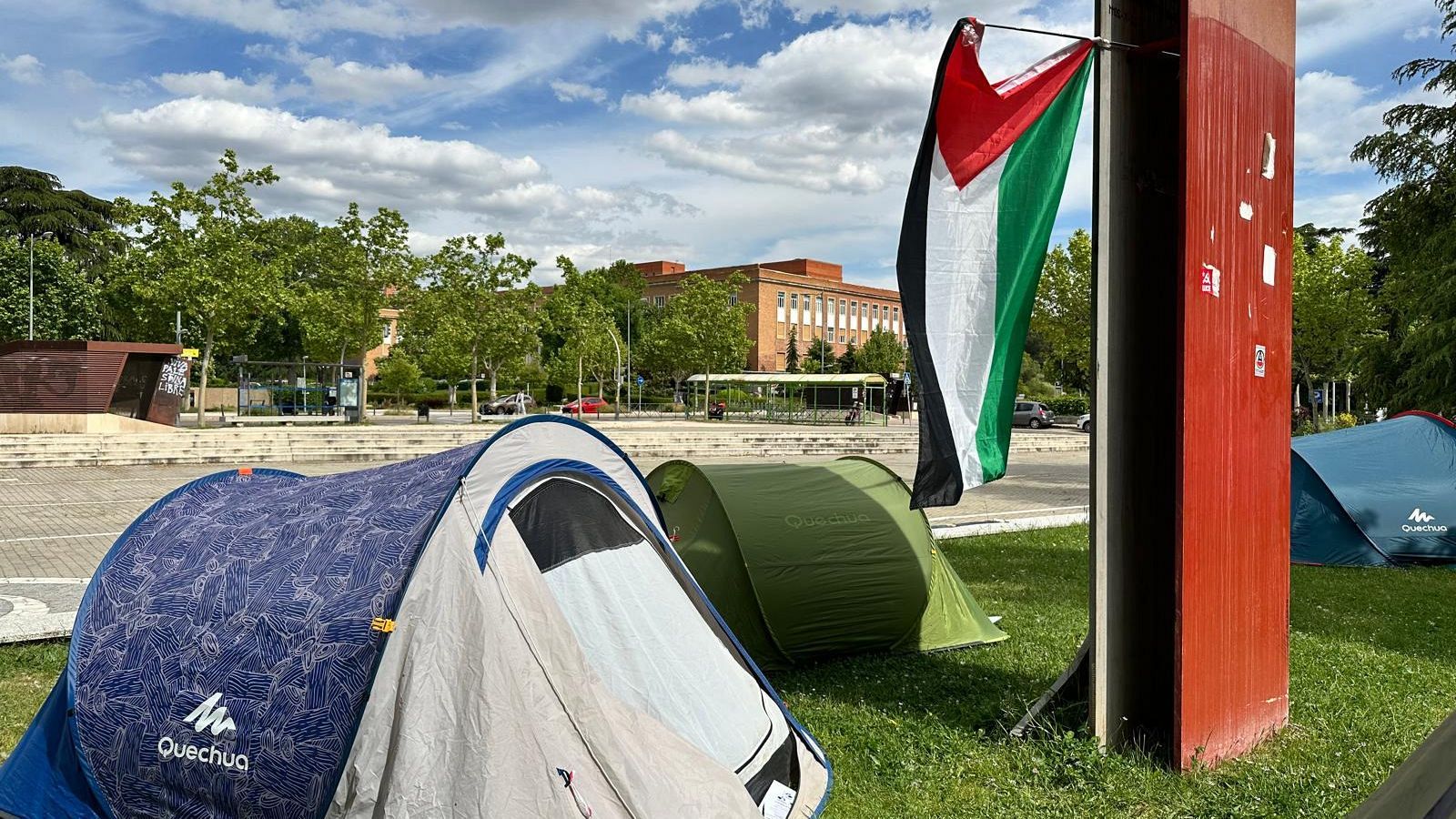 La acampada propalestina vuelve a la Complutense: "La gota que colmó el vaso fue la amenaza de anexión"