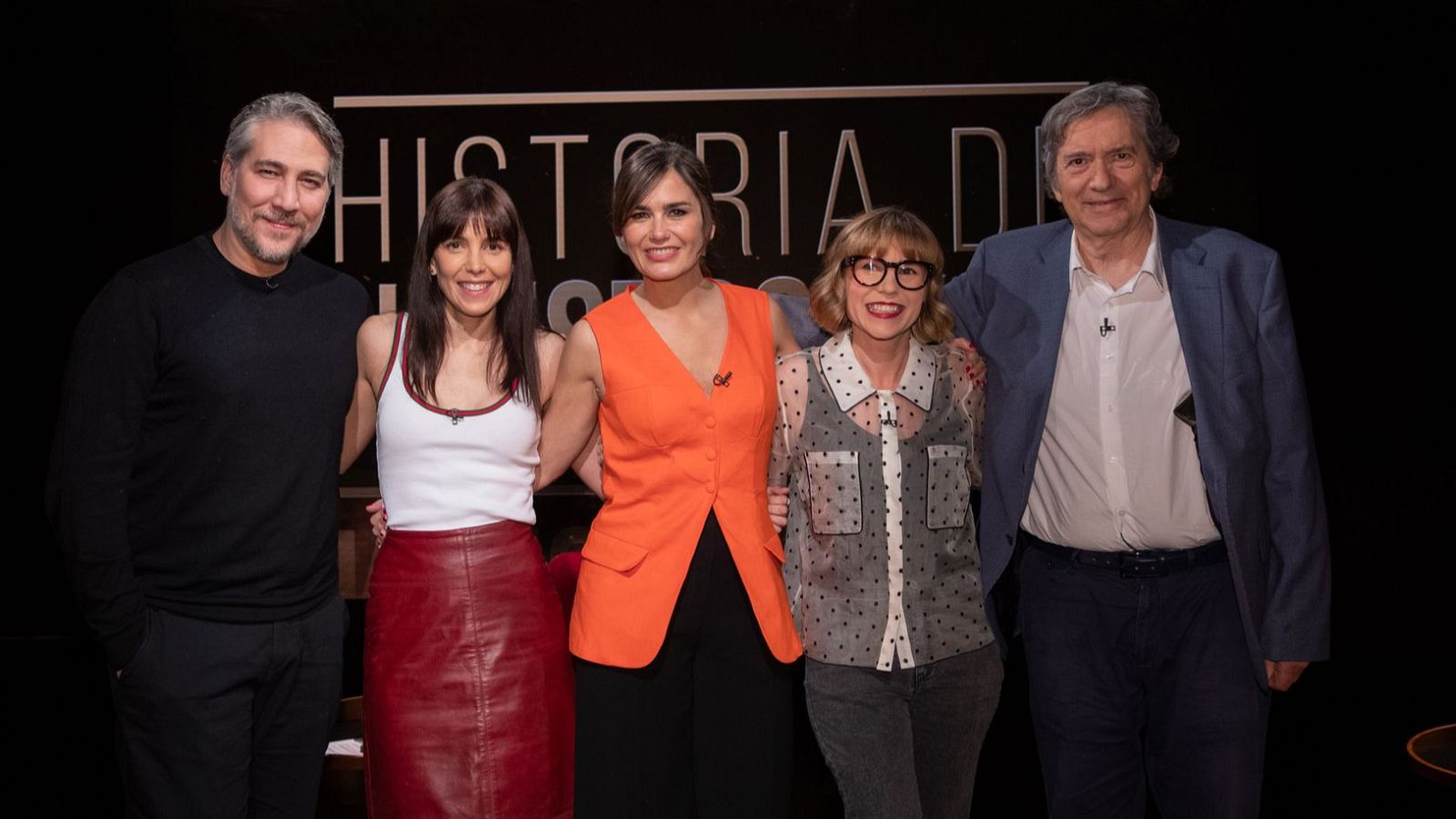 Los participantes en el programa de esta semana, con Elena S. Sánchez