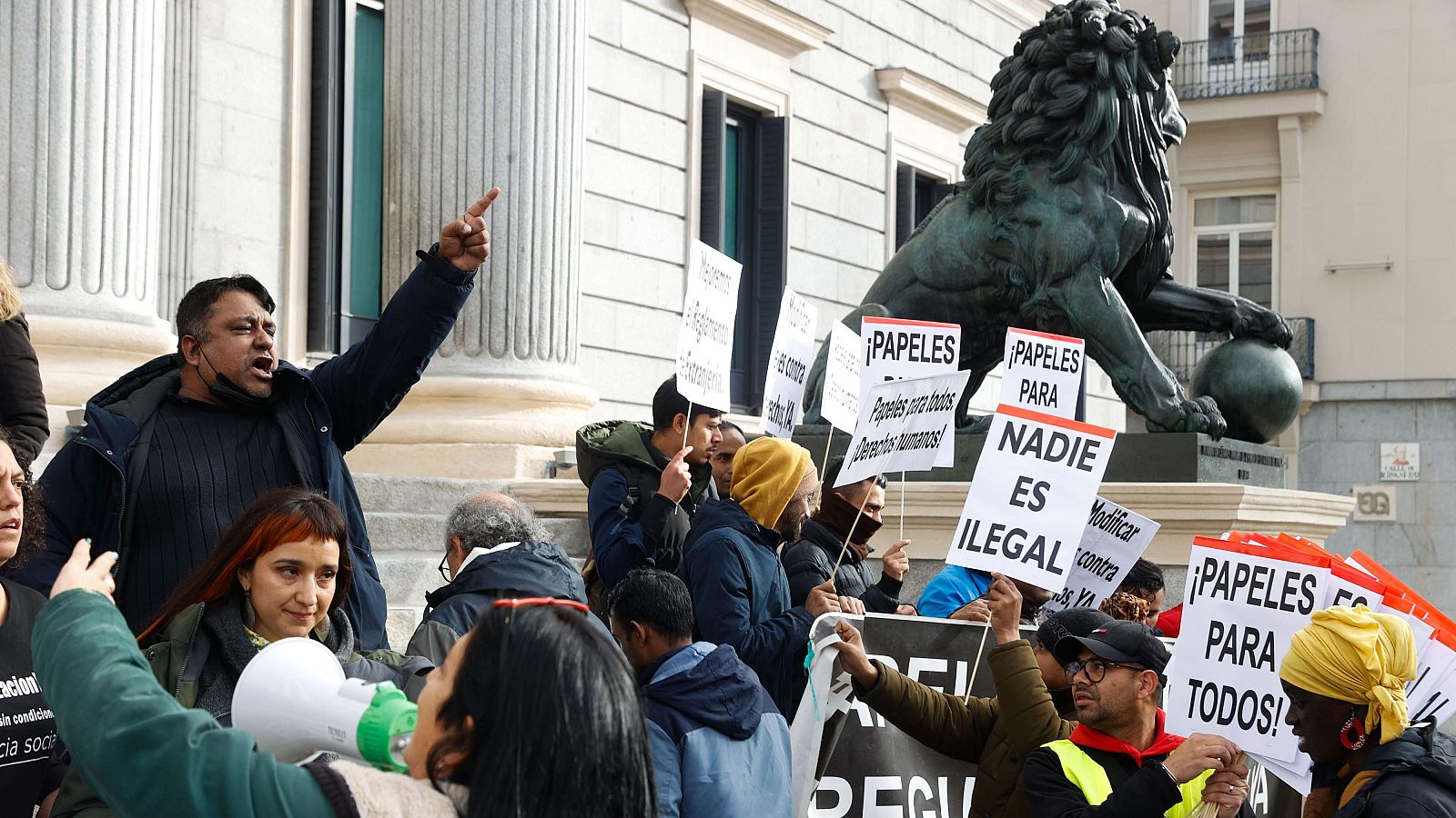 Regularización de migrantes para cubrir "deficiencias" del reglamento de extranjería