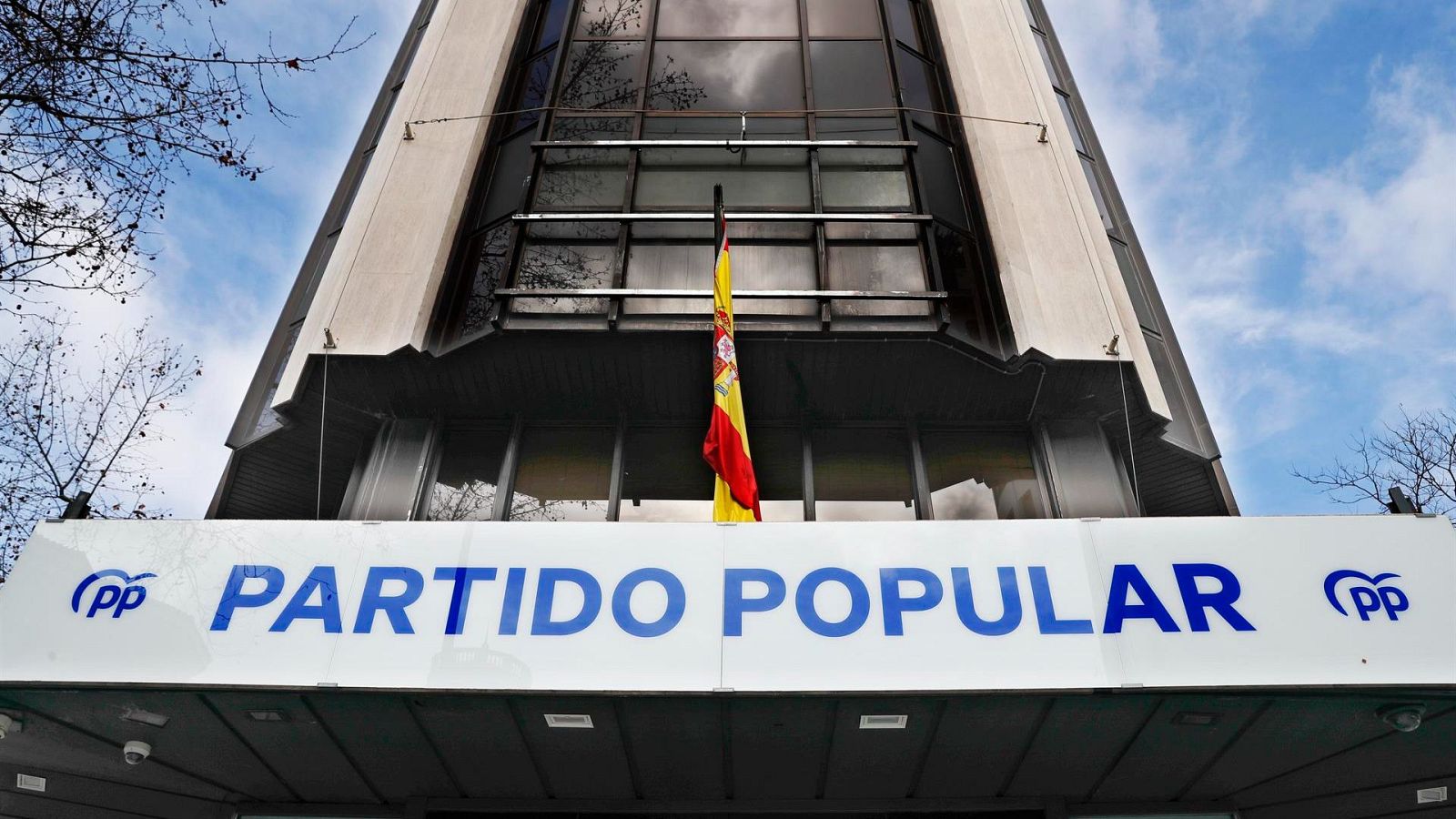 Vista de la fachada de la sede nacional del Partido Popular en Madrid