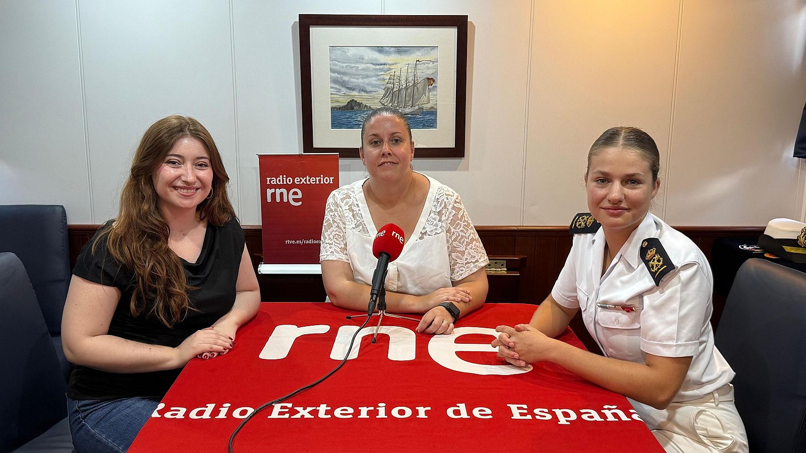 La princesa de Asturias con las presentadoras de 'Españoles en la mar'