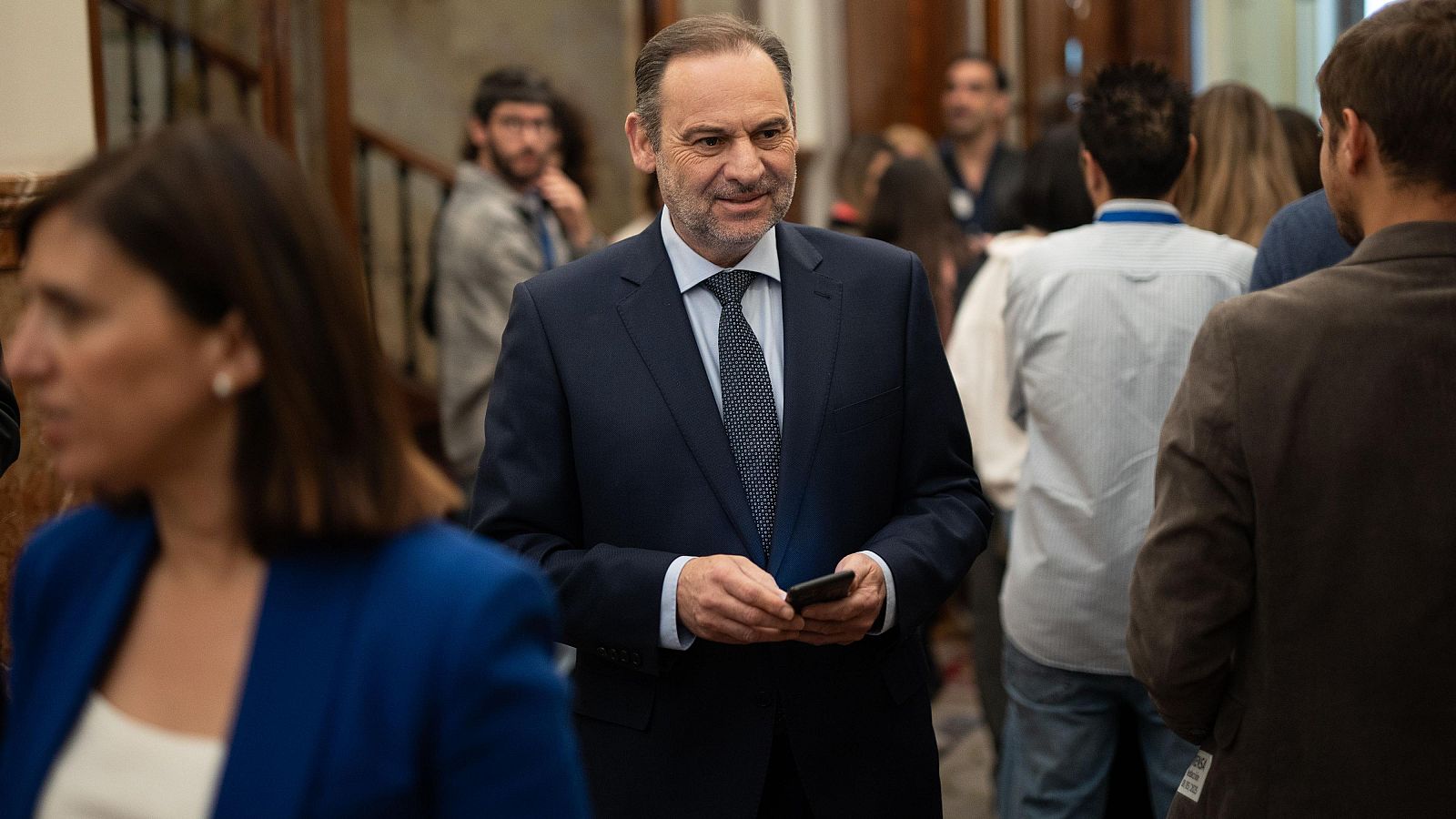 El exministro de Transportes y diputado del Grupo Mixto José Luis Ábalos llega a una sesión plenaria, en el Congreso de los Diputados