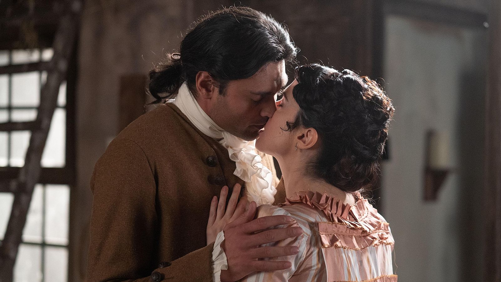 Úrsula y Rafael se besan en 'Valle Salvaje'