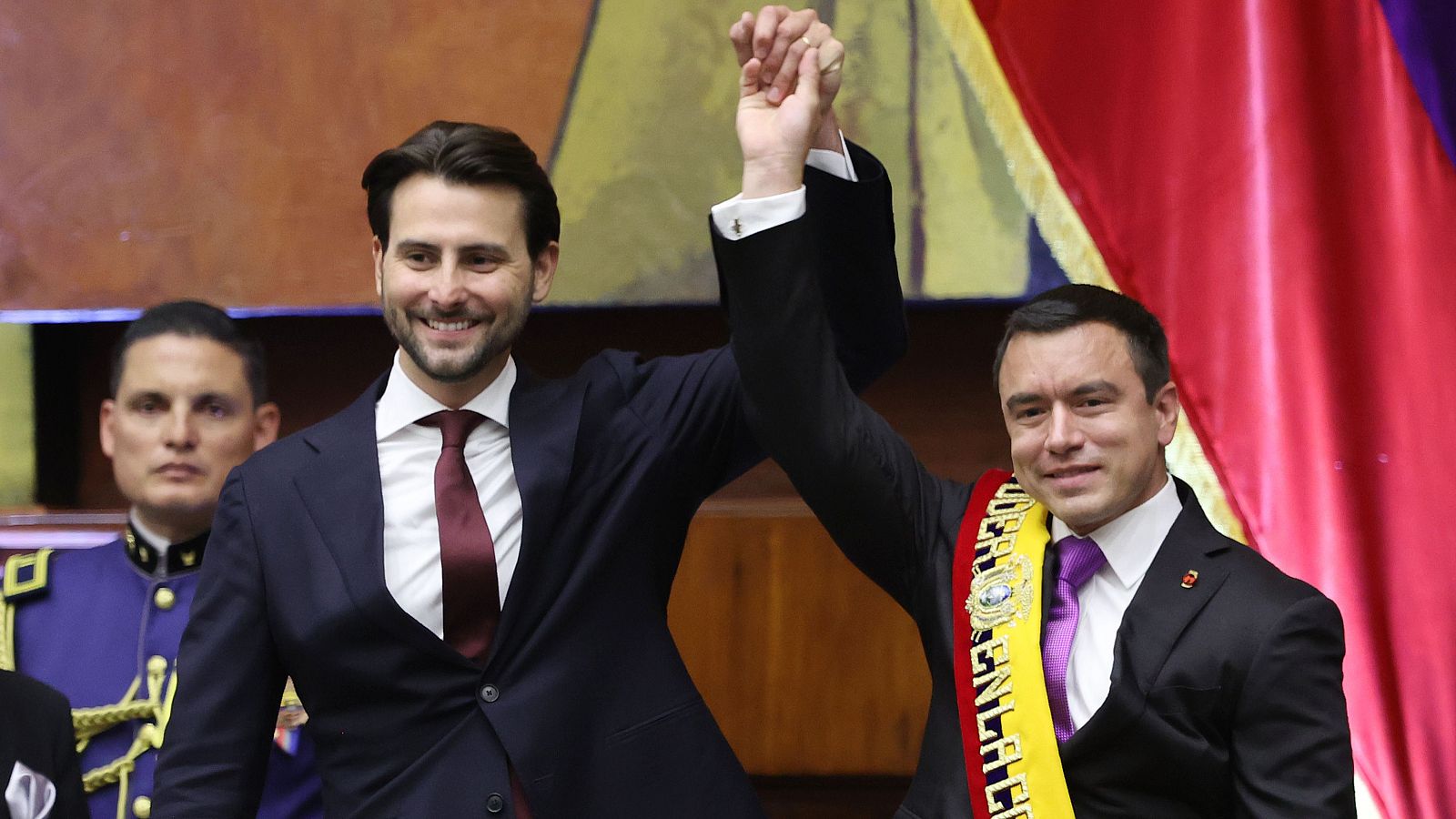 Daniel Noboa jura como presidente de Ecuador